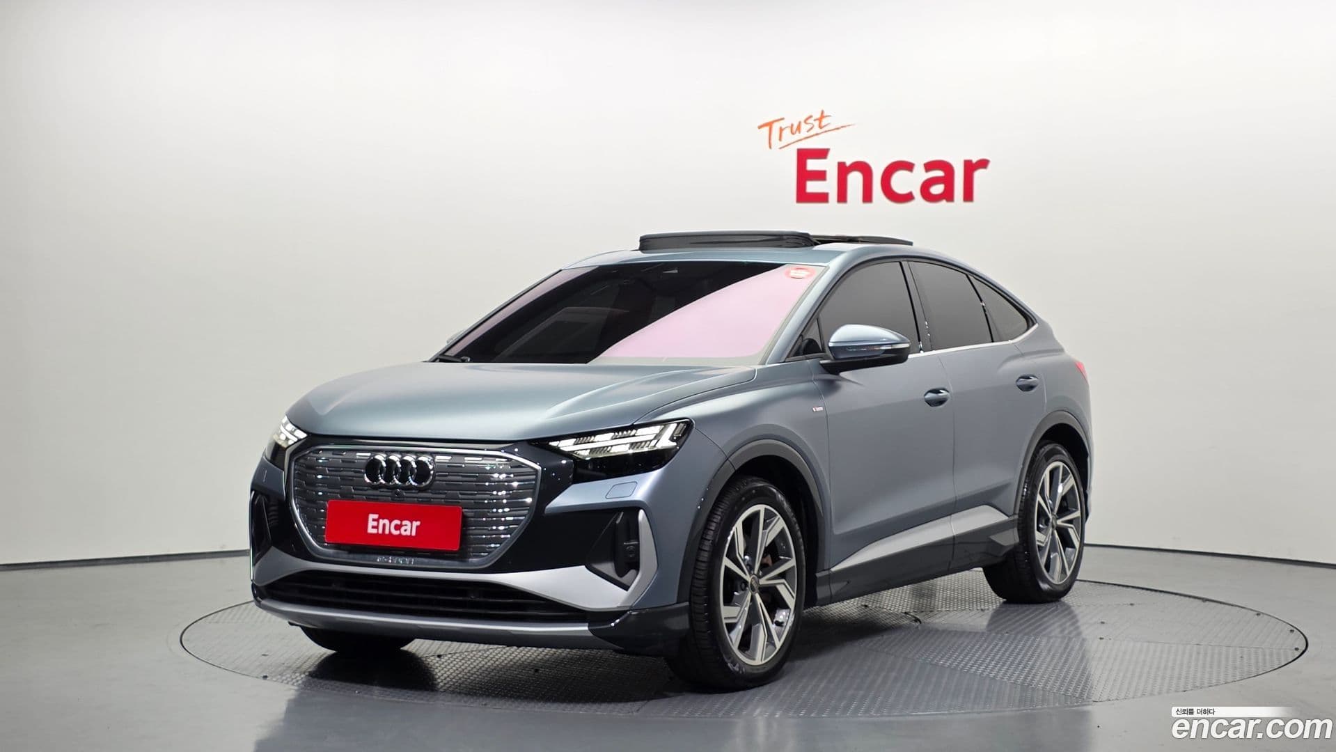 Main__Slider__Photo:Q4 e-tron Audi 2022.8-0