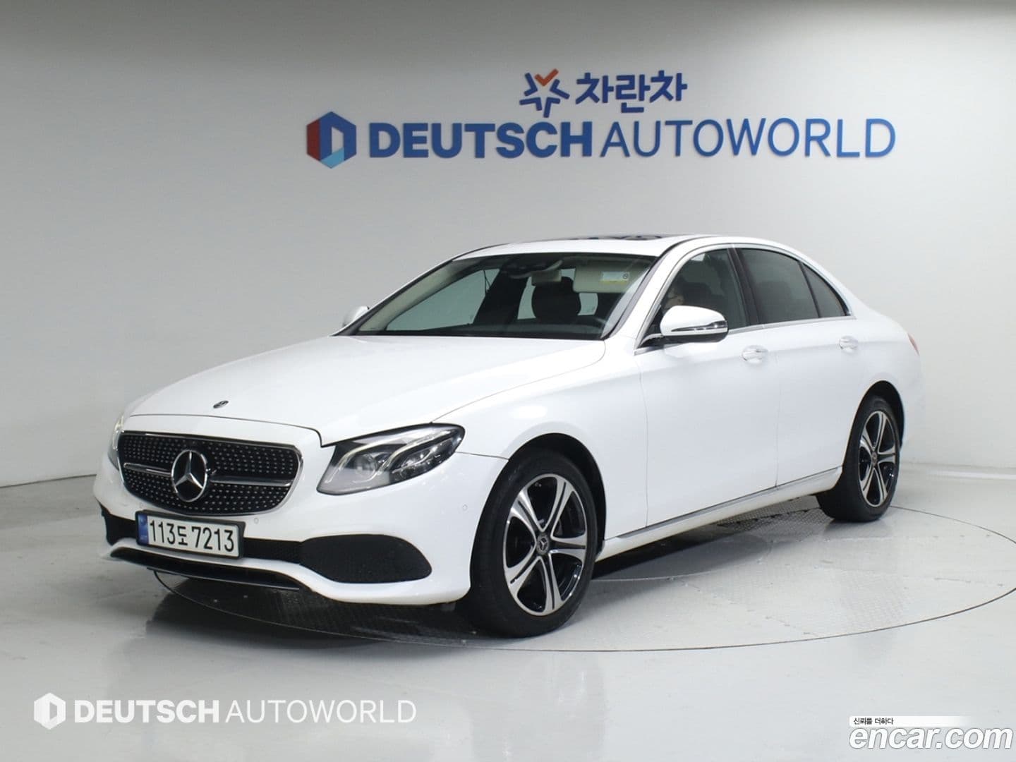 Main__Slider__Photo:E-Class Mercedes-Benz 2017.4-0