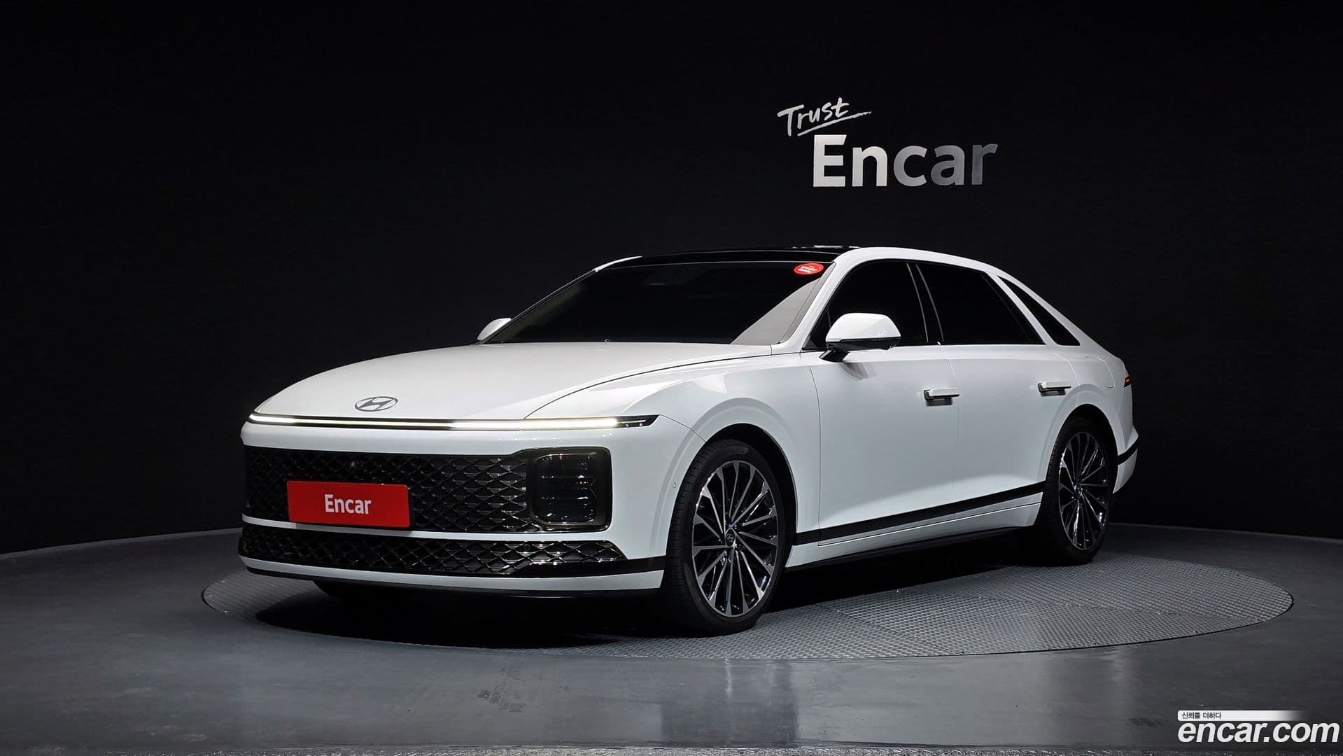 Main__Slider__Photo:Grandeur Hyundai 2023.11-0