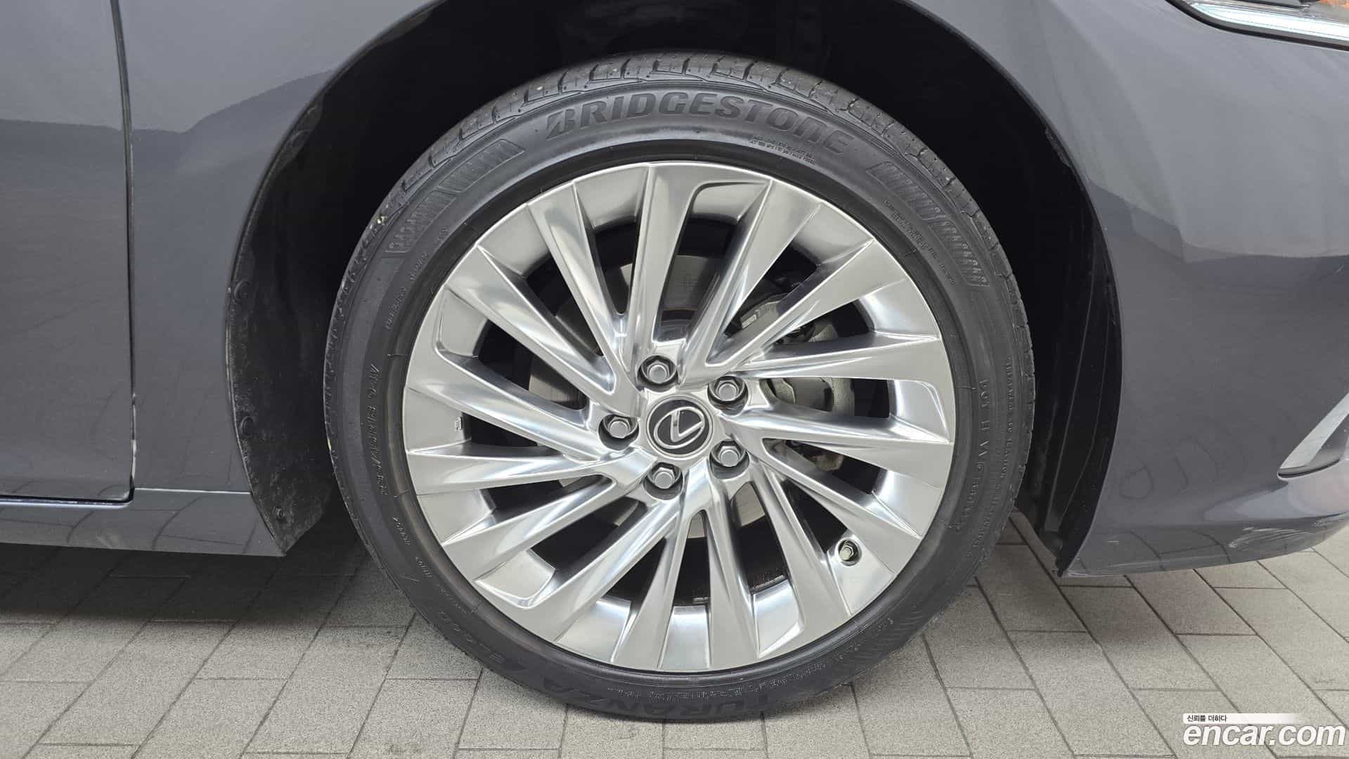 ES Lexus 2022.2-OUTER-005