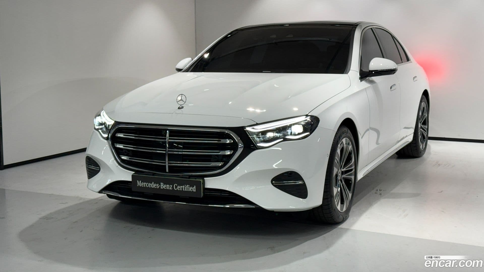 Main__Slider__Photo:E-Class Mercedes-Benz 2025.2-0