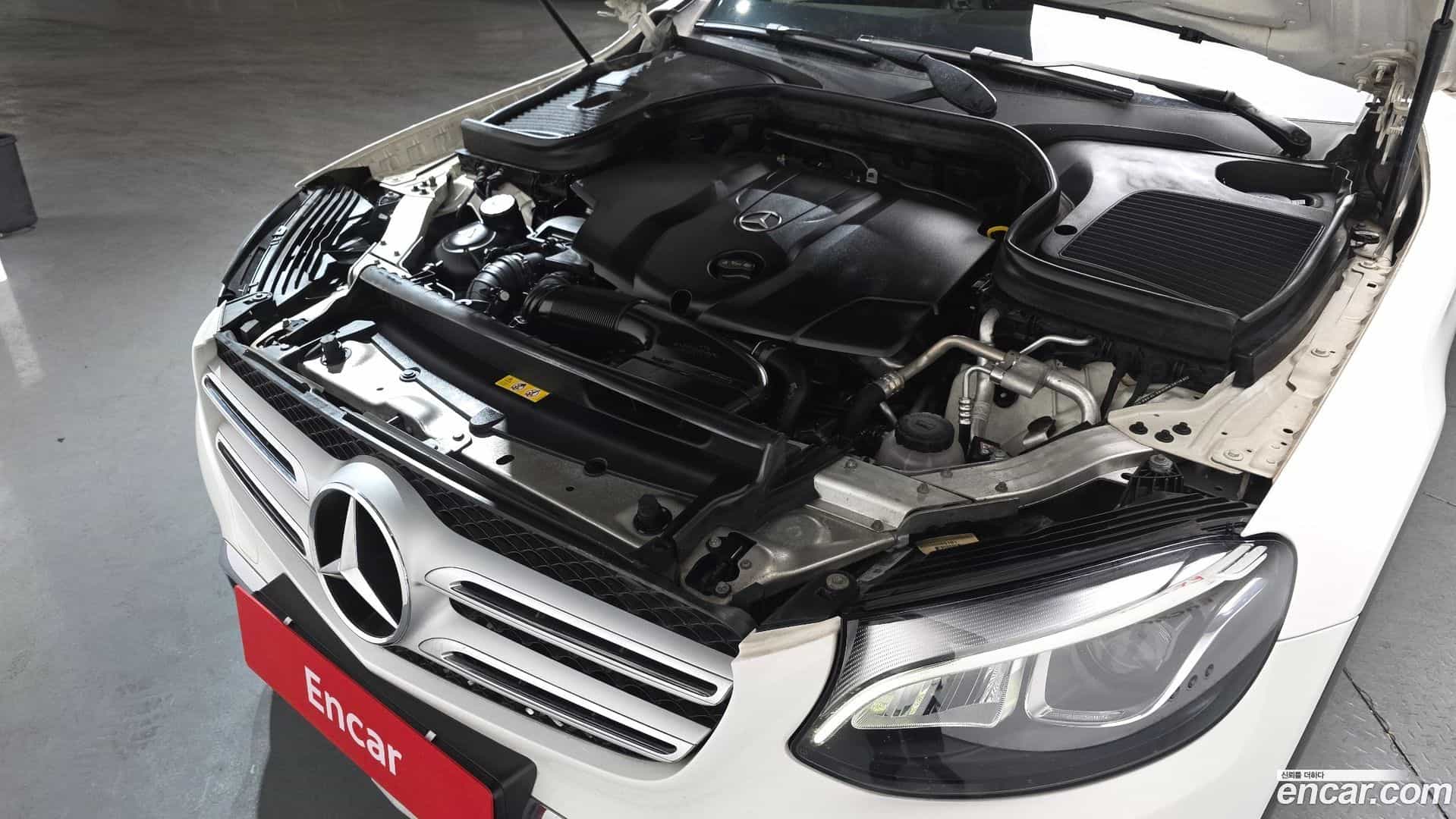 GLC-Class Mercedes-Benz 2016.11-INNER-006