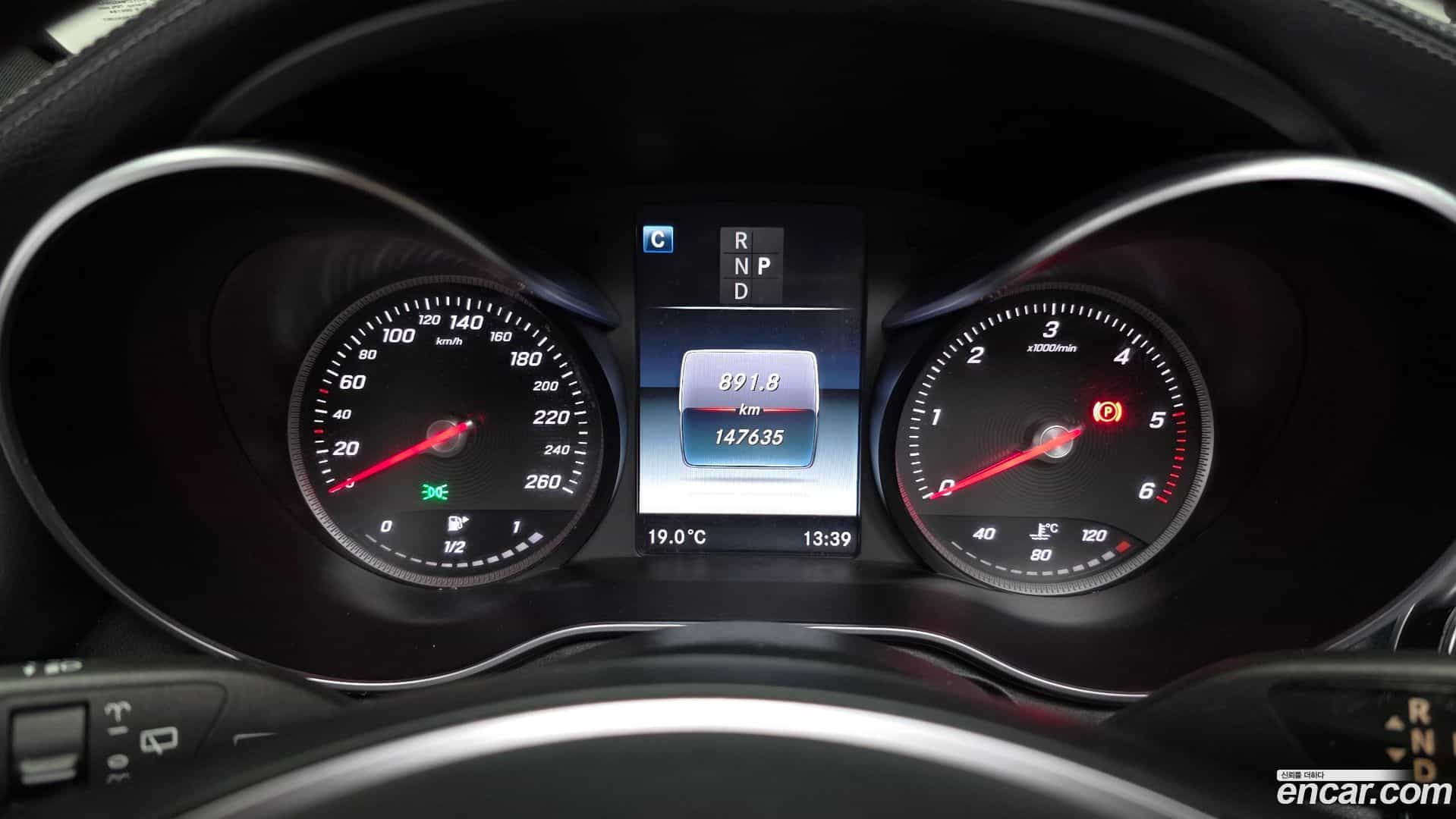 GLC-Class Mercedes-Benz 2016.11-INNER-008