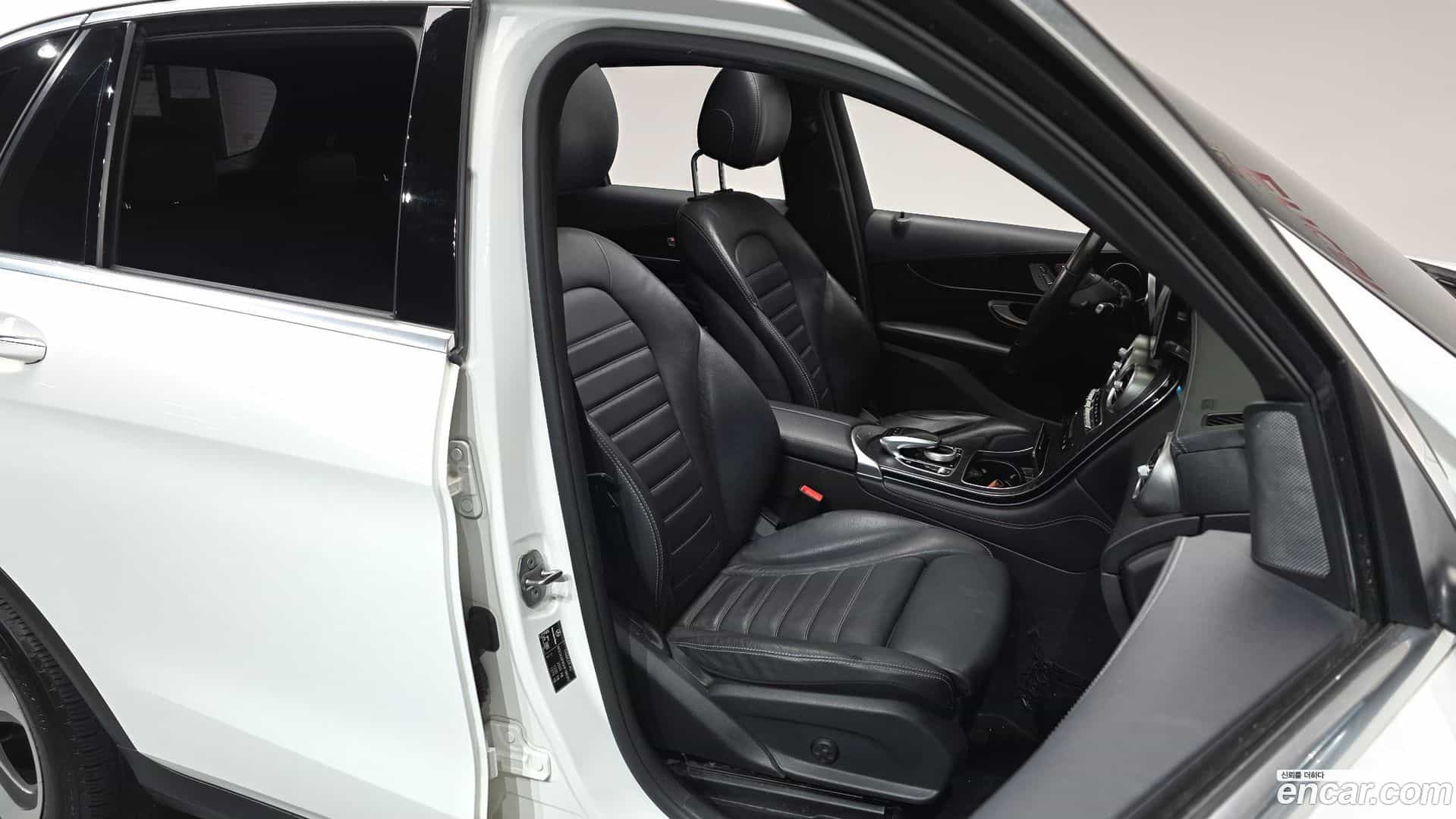 GLC-Class Mercedes-Benz 2016.11-OPTION-016