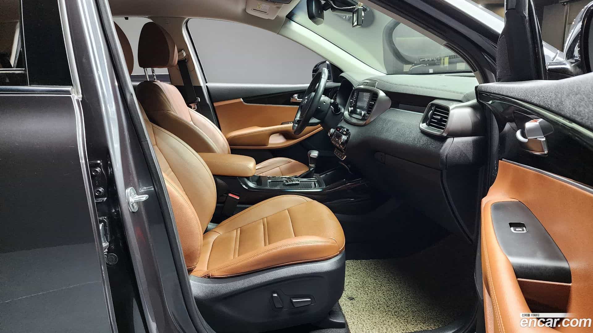 Sorento Kia 2019.1-INNER-010