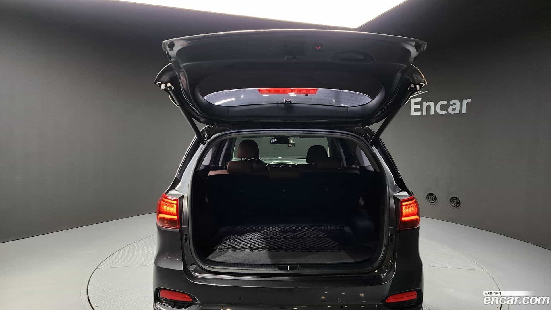 Sorento Kia 2019.1-OPTION-024