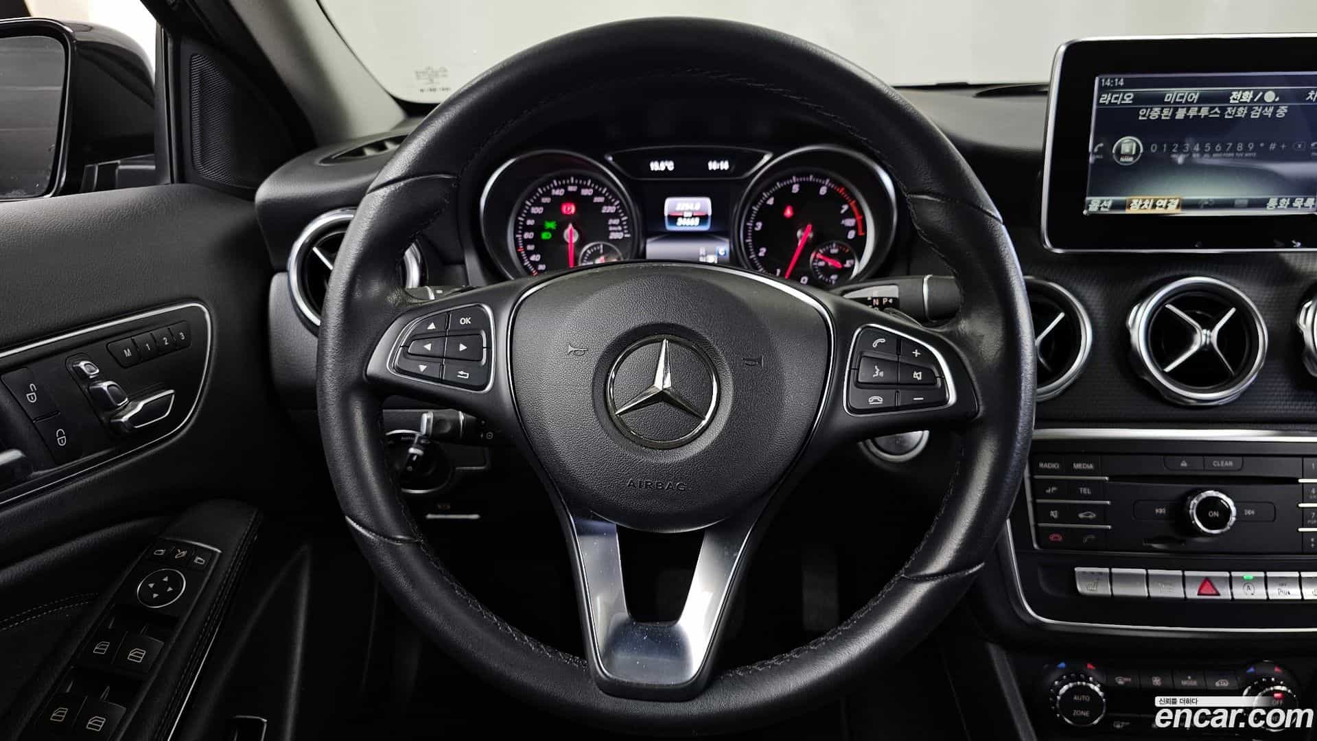 GLA-Class Mercedes-Benz 2017.10-OPTION-017