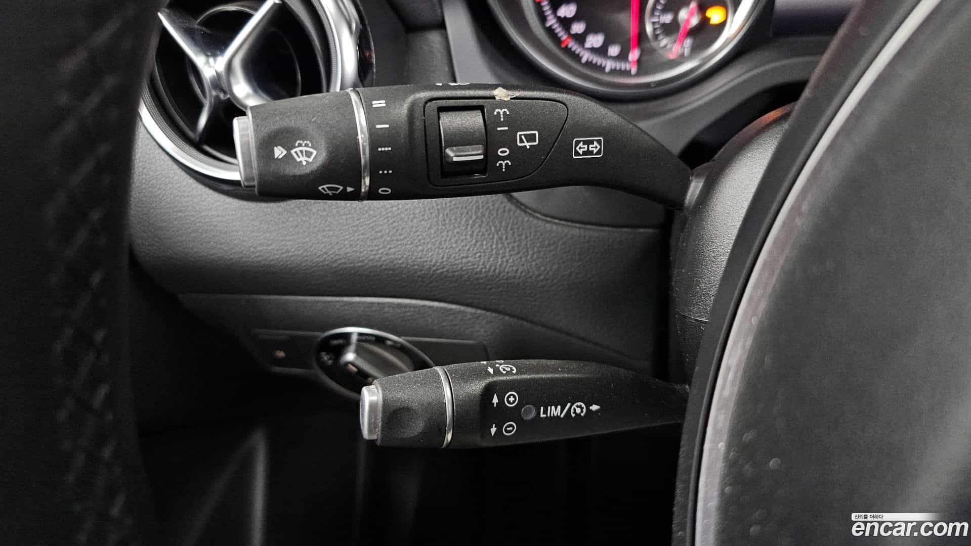 GLA-Class Mercedes-Benz 2017.10-OPTION-018
