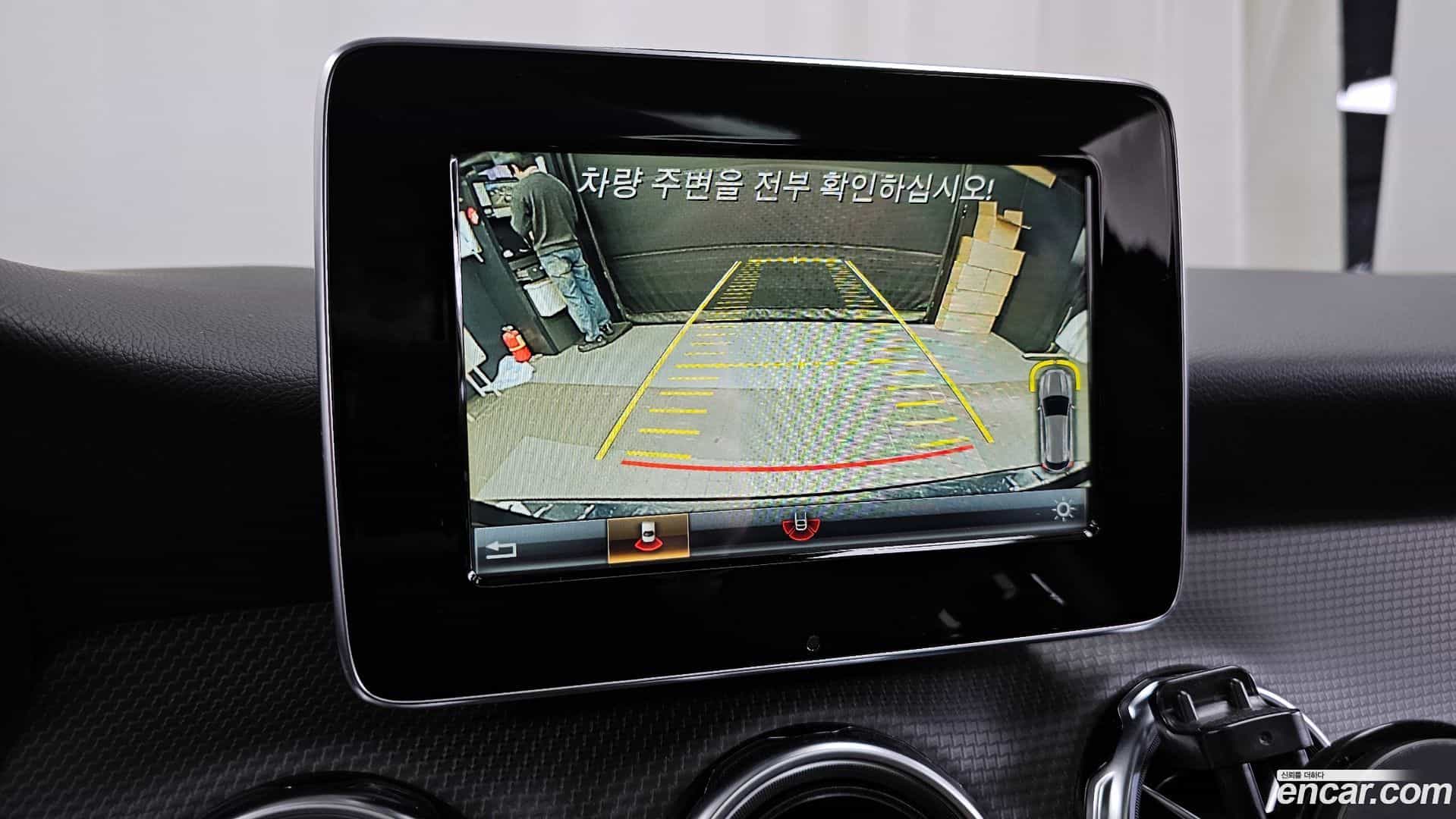 GLA-Class Mercedes-Benz 2017.10-OPTION-020