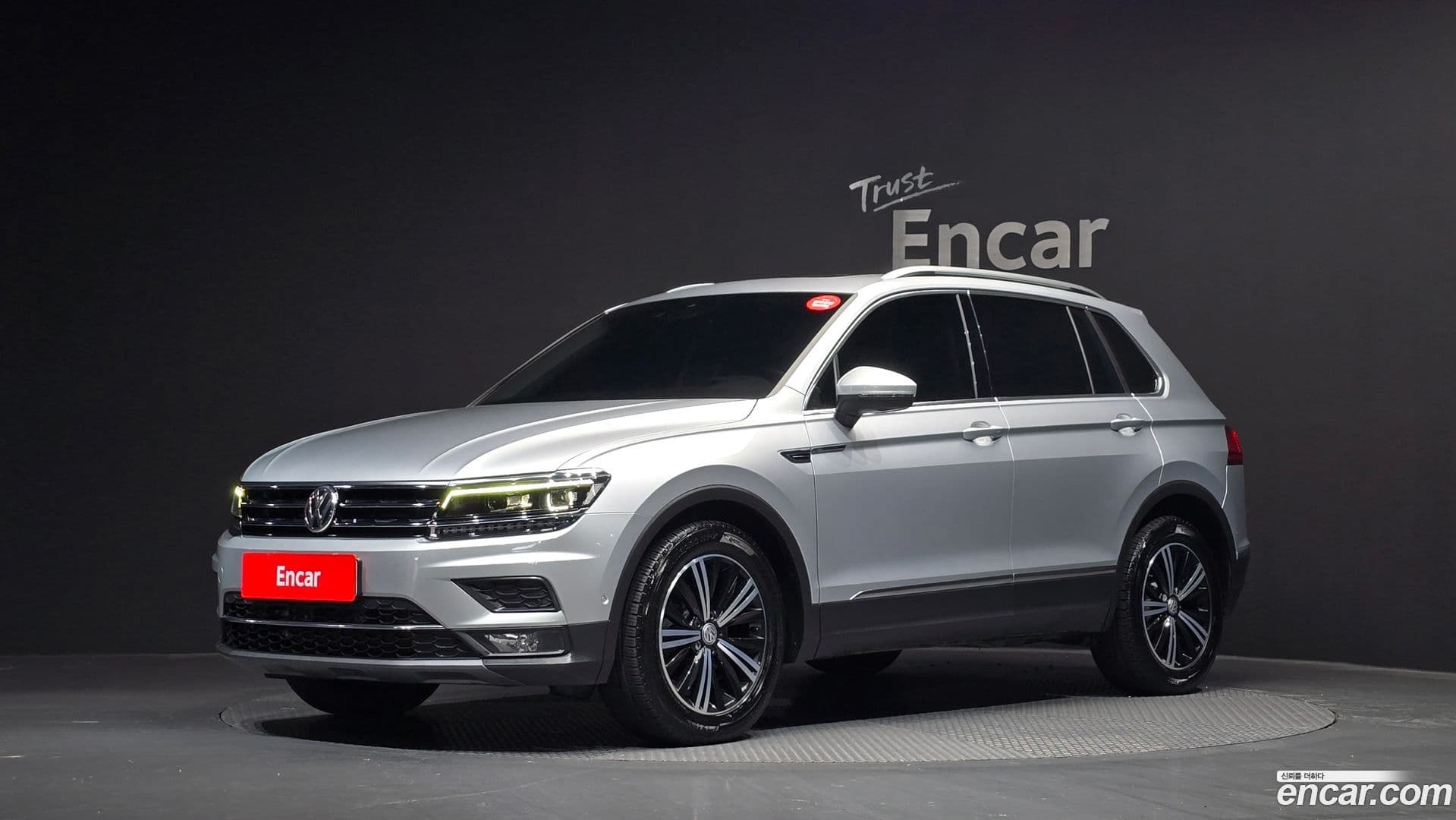Main__Slider__Photo:Tiguan Volkswagen 2018.4-0