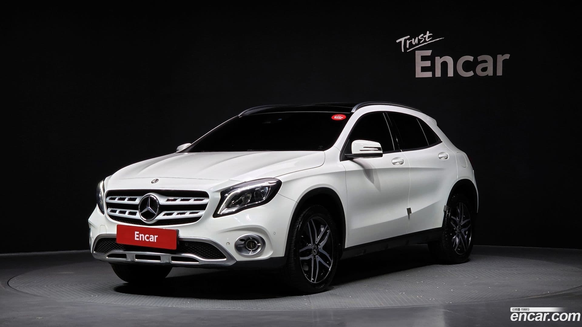 Main__Slider__Photo:GLA-Class Mercedes-Benz 2018.11-0