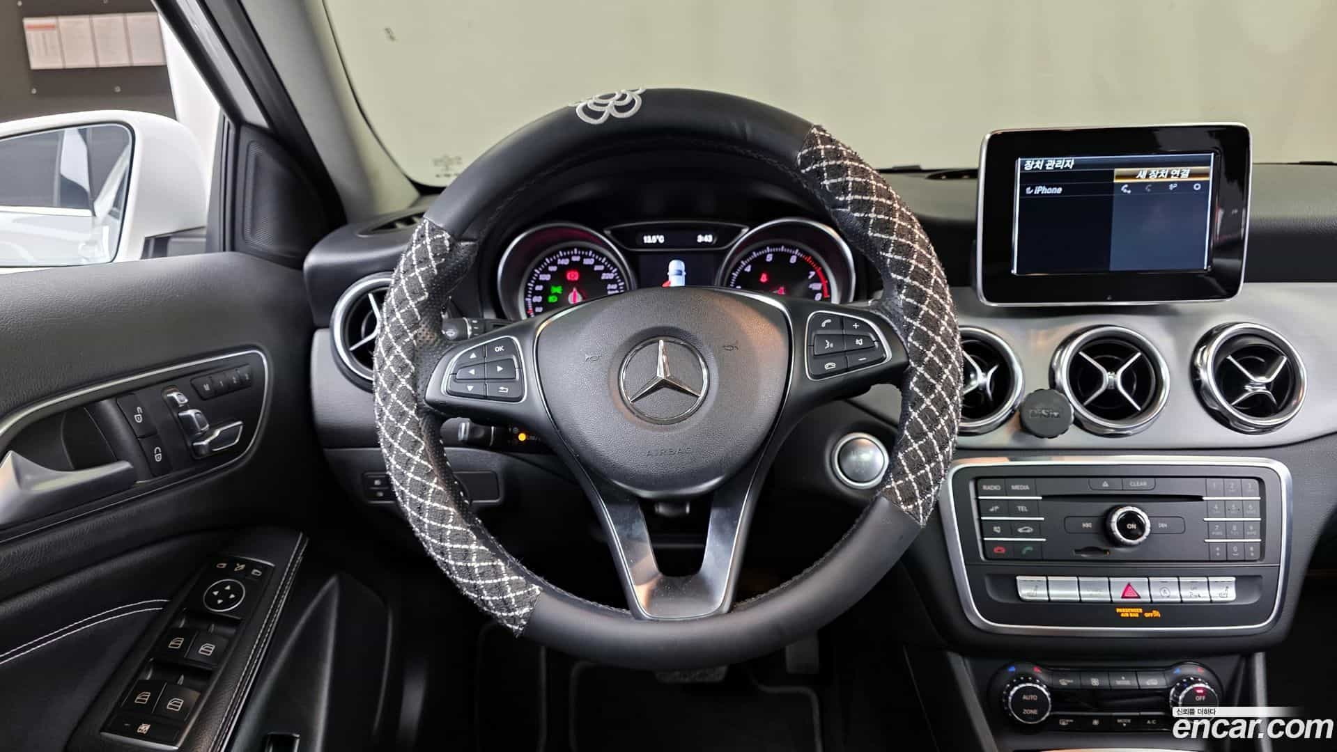 GLA-Class Mercedes-Benz 2018.11-OPTION-017