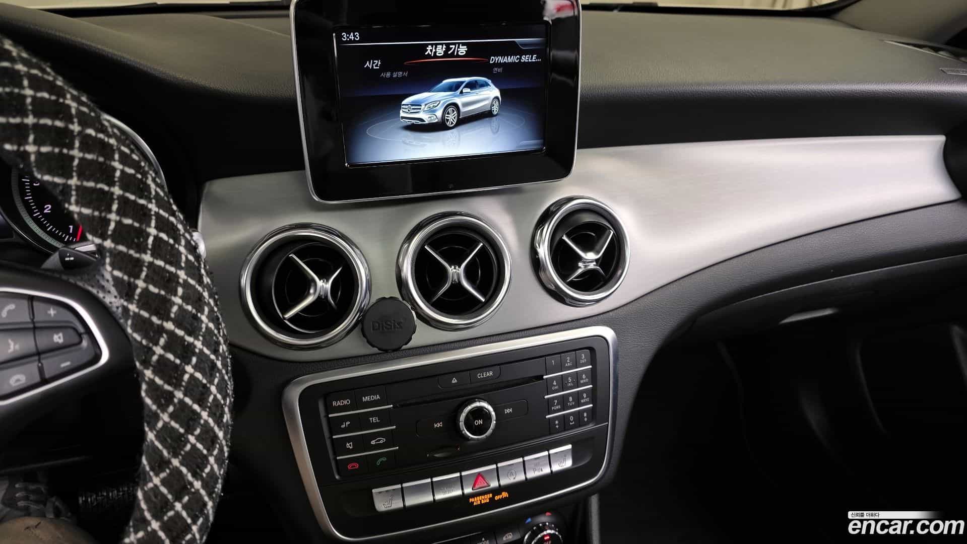 GLA-Class Mercedes-Benz 2018.11-OPTION-018