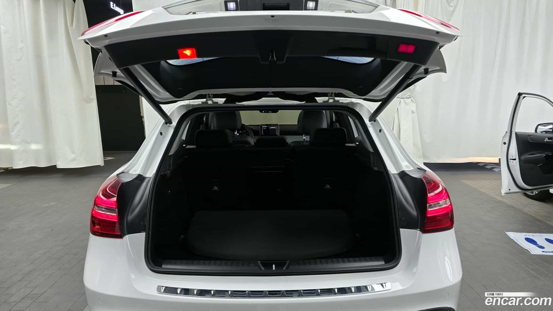 GLA-Class Mercedes-Benz 2018.11-OPTION-024