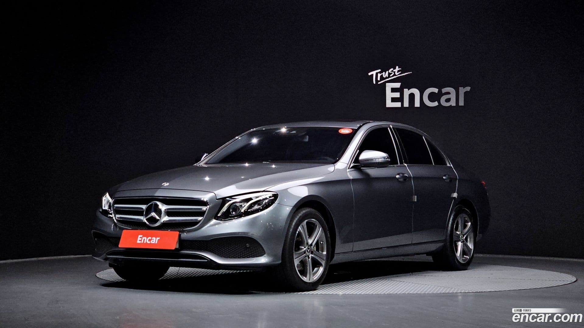 Main__Slider__Photo:E-Class Mercedes-Benz 2018.11-0