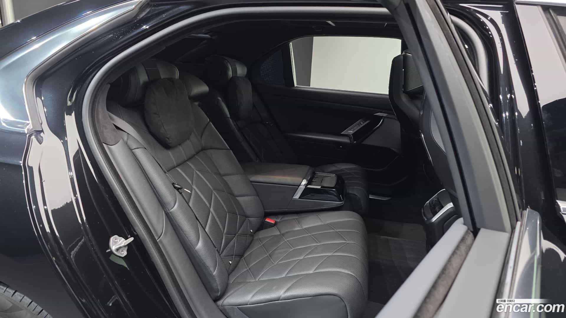 7-Series BMW 2023.8-OPTION-016