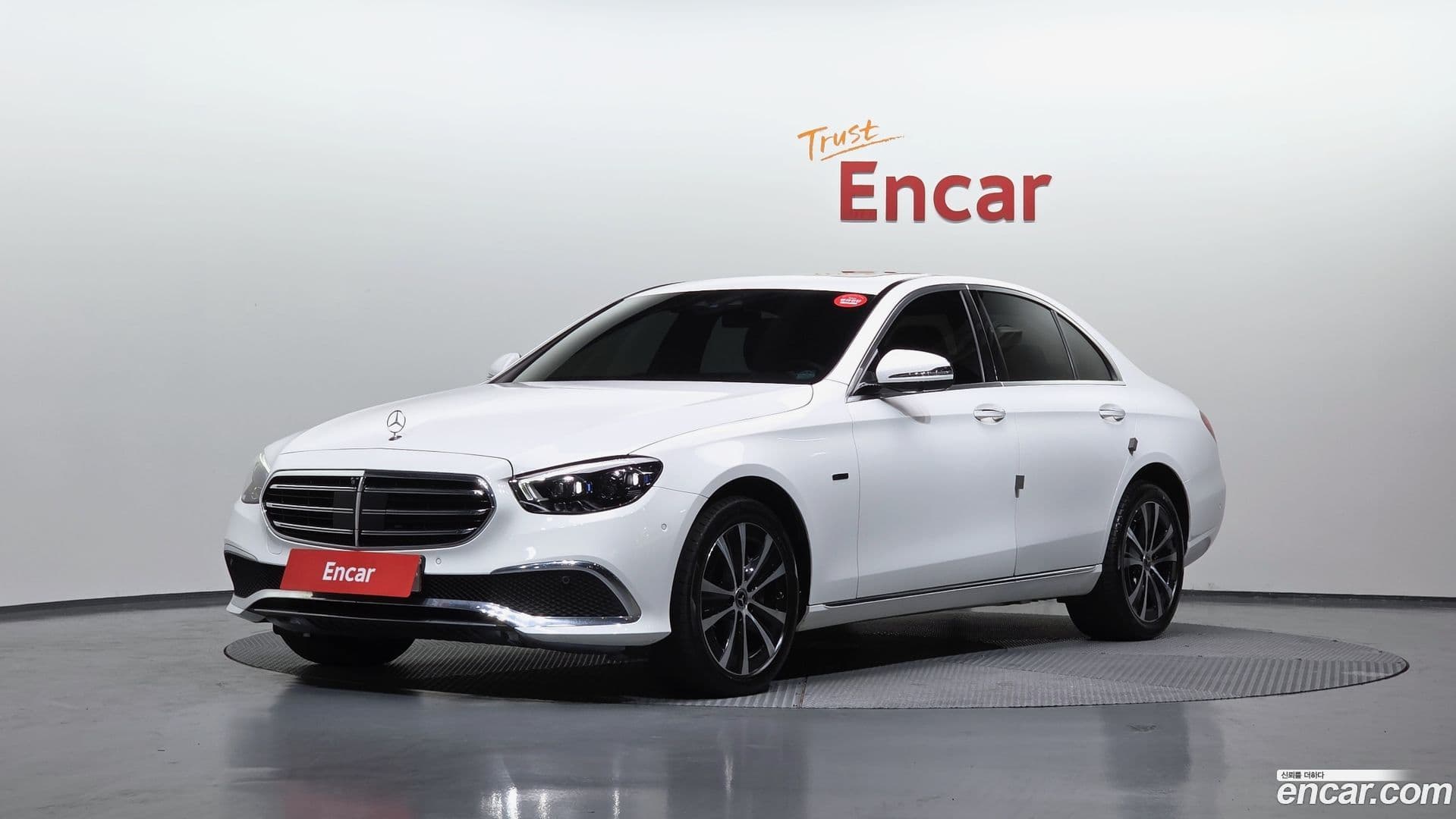 Main__Slider__Photo:E-Class Mercedes-Benz 2021.1-0