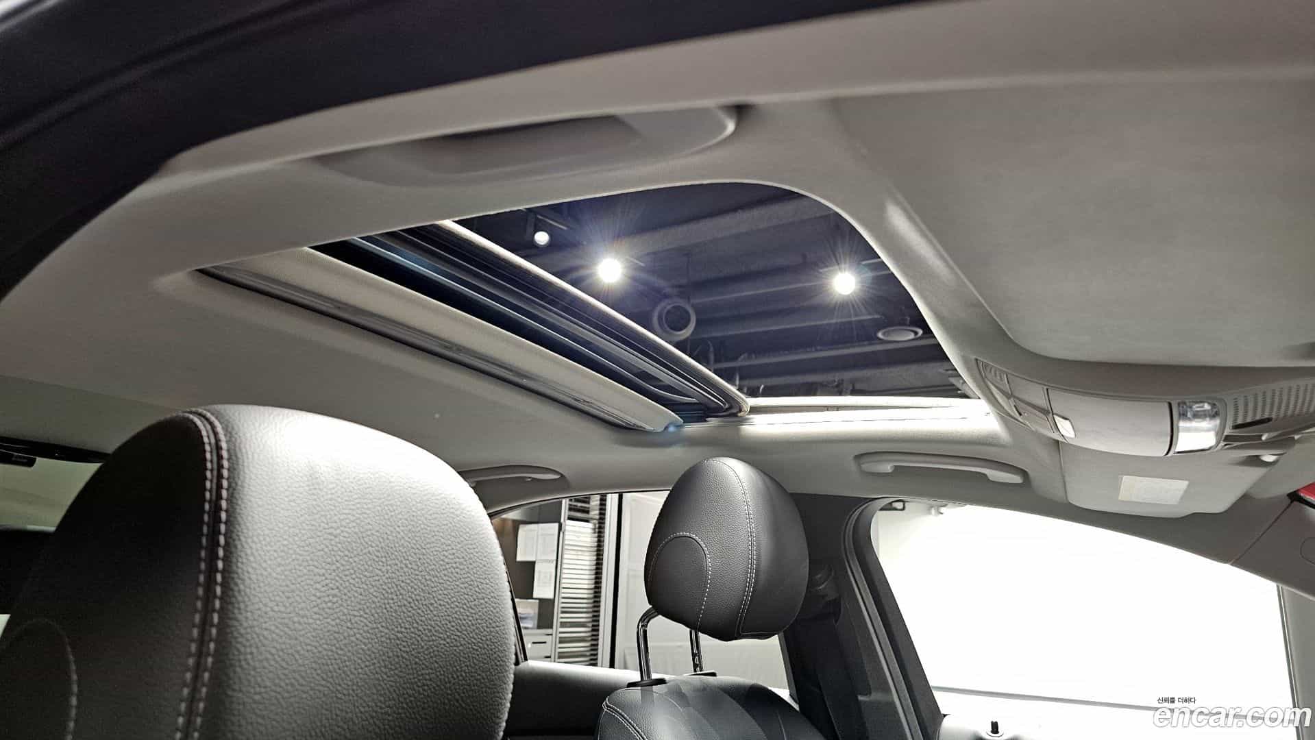 C-Class Mercedes-Benz 2018.0-OPTION-023