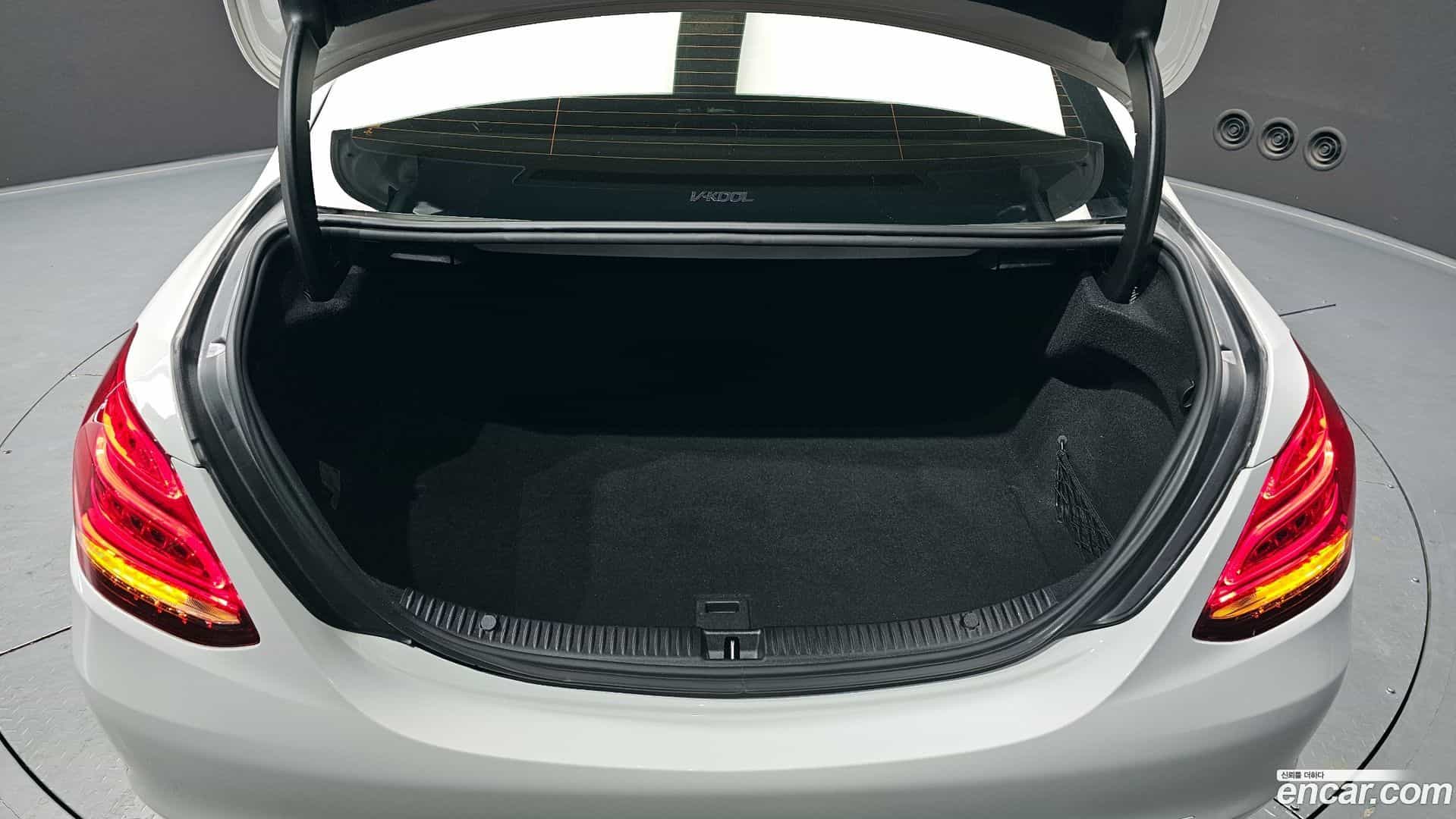 C-Class Mercedes-Benz 2018.0-OPTION-024