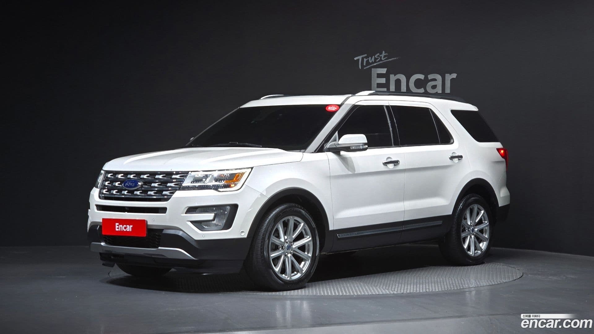 Main__Slider__Photo:Explorer Ford 2017.8-0