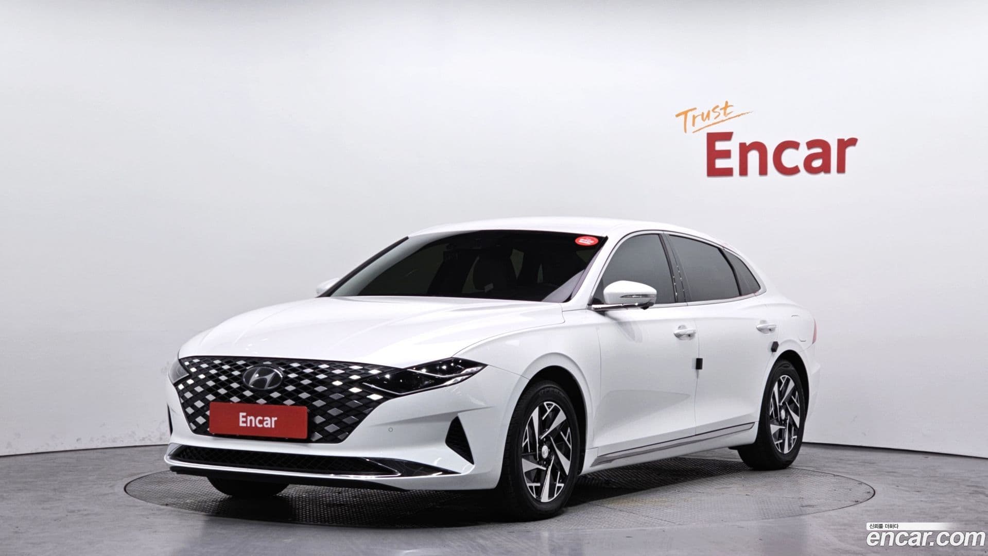 Main__Slider__Photo:Grandeur Hyundai 2022.4-0