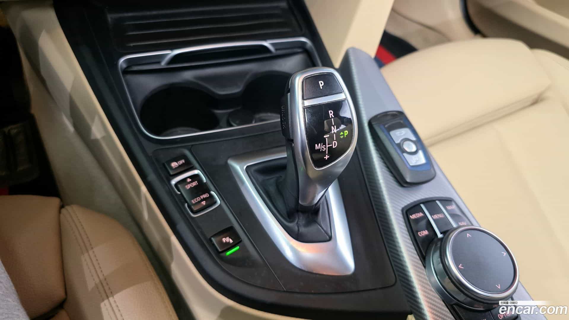 3-Series BMW 2018.10-INNER-009