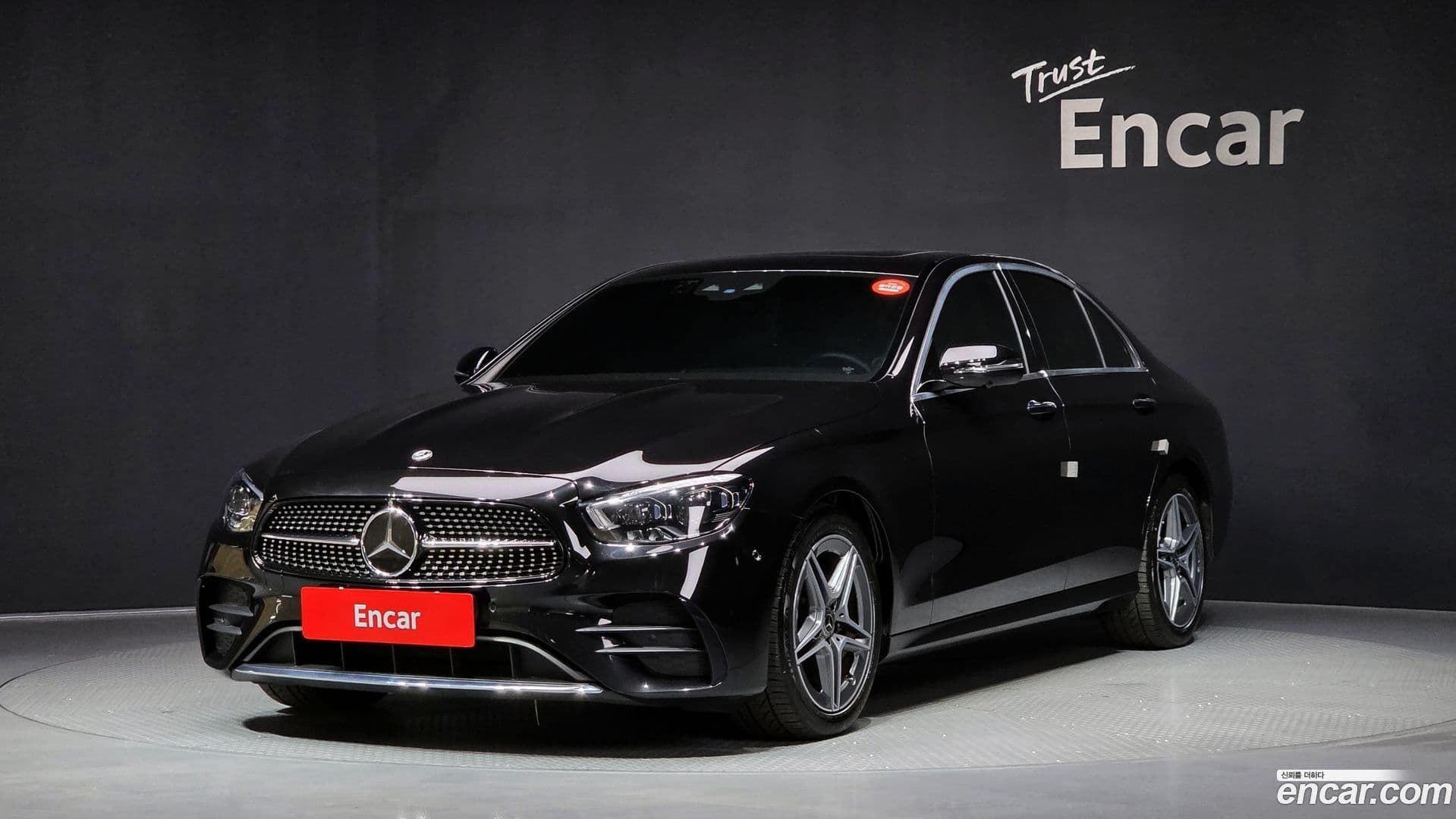 Main__Slider__Photo:E-Class Mercedes-Benz 2022.10-0