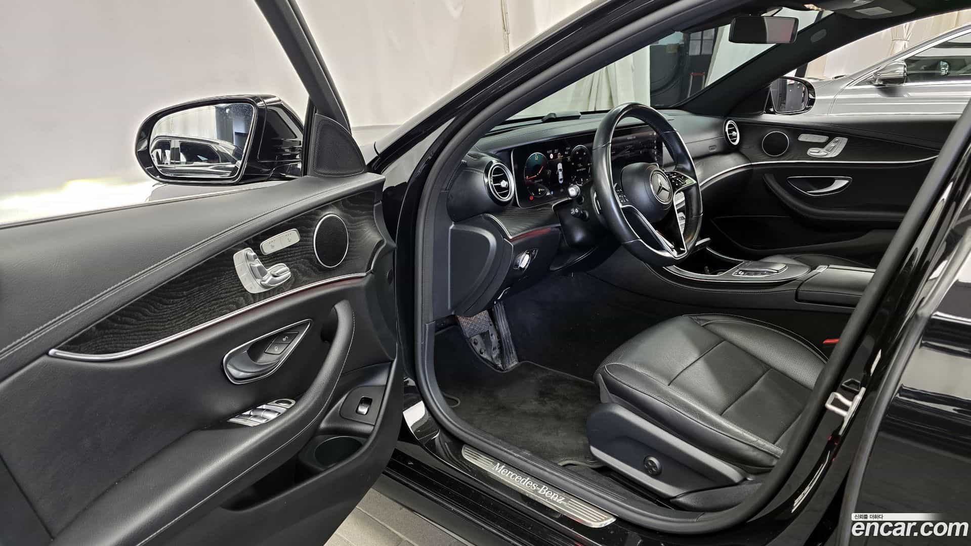 E-Class Mercedes-Benz 2022.10-INNER-010