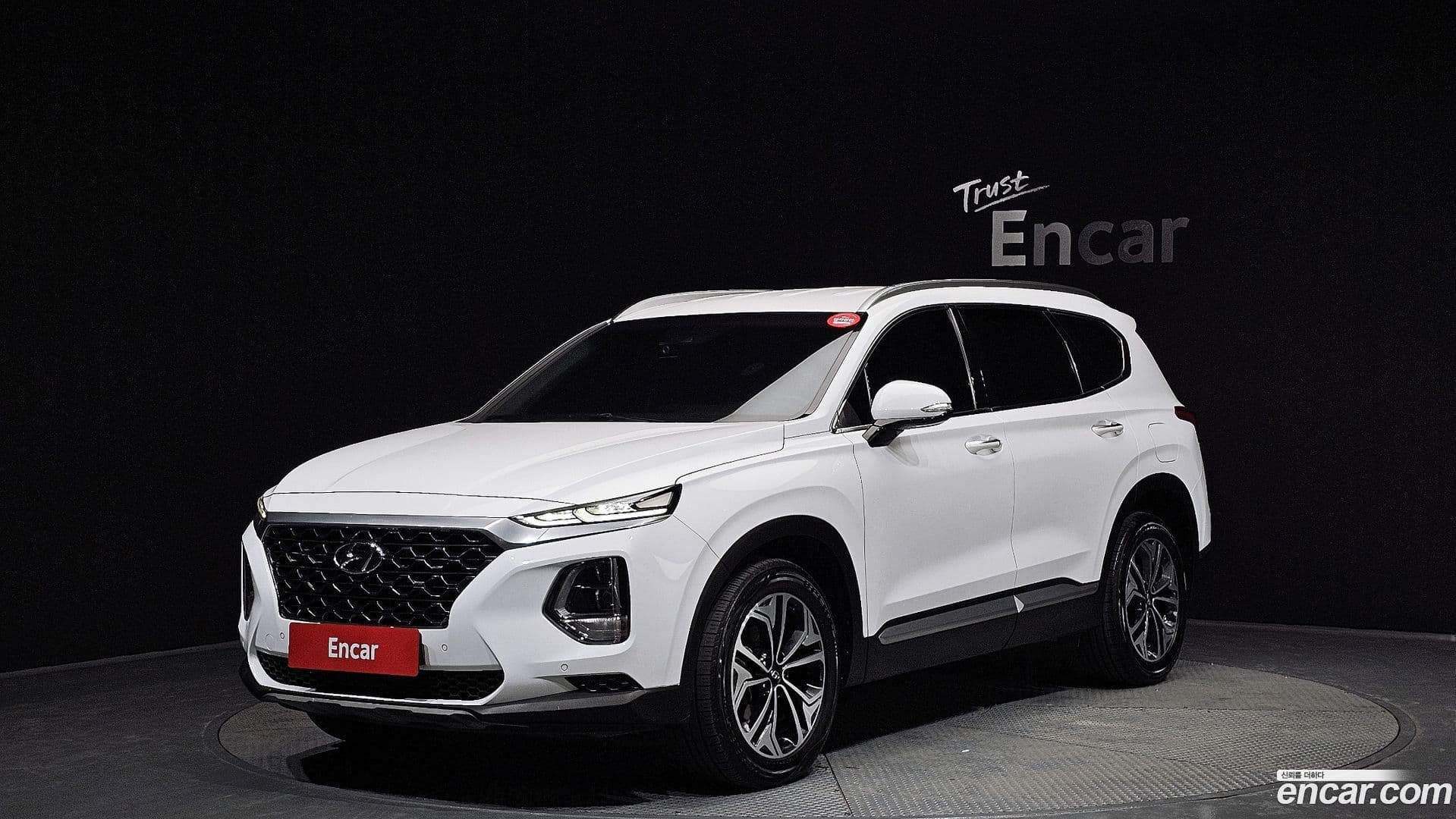 Main__Slider__Photo:Santafe Hyundai 2020.4-0