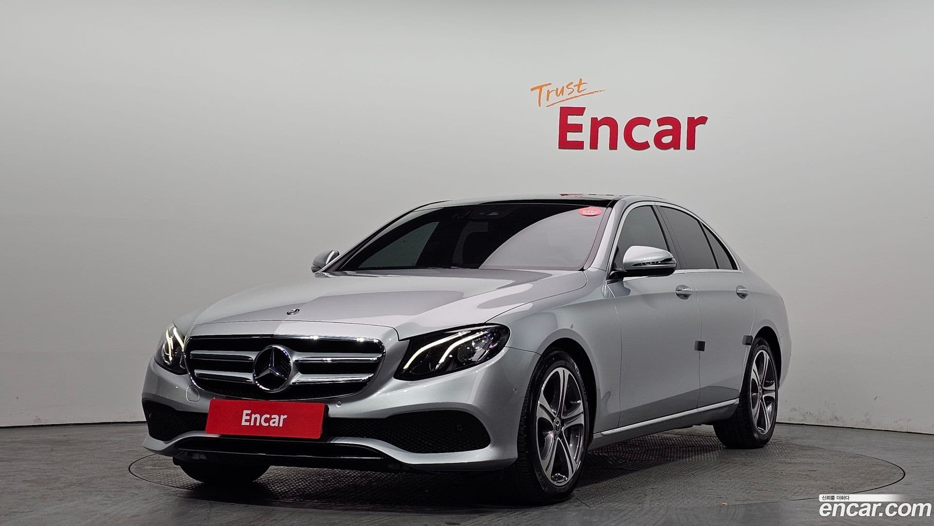 Main__Slider__Photo:E-Class Mercedes-Benz 2019.7-0