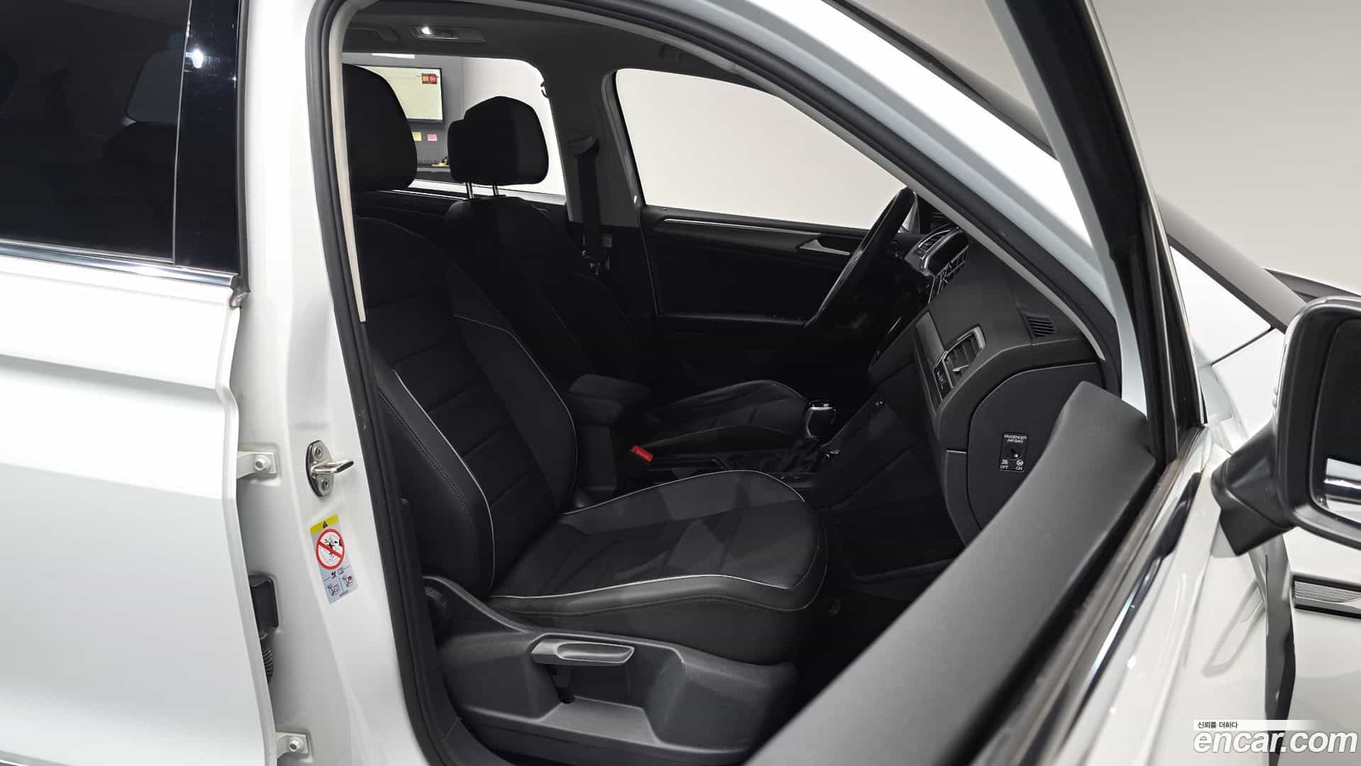 Tiguan Volkswagen 2022.10-INNER-010