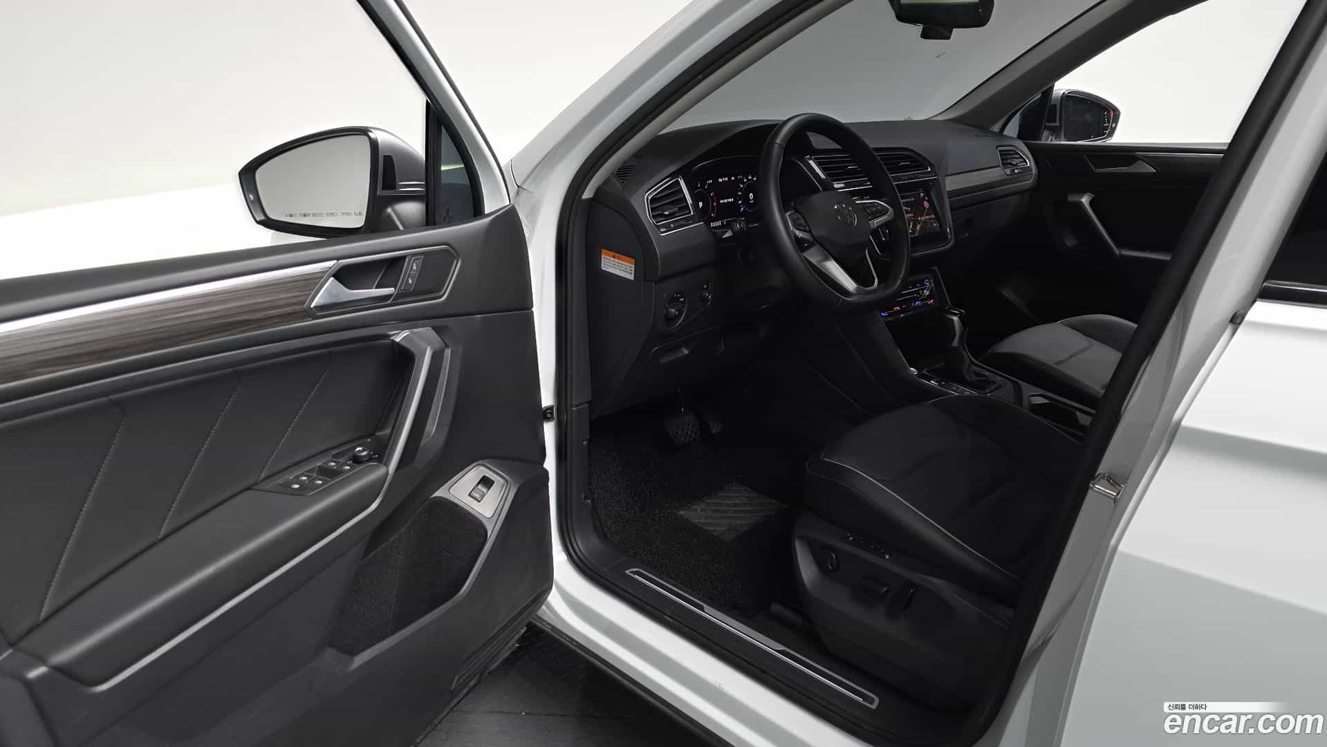 Tiguan Volkswagen 2022.10-OPTION-015