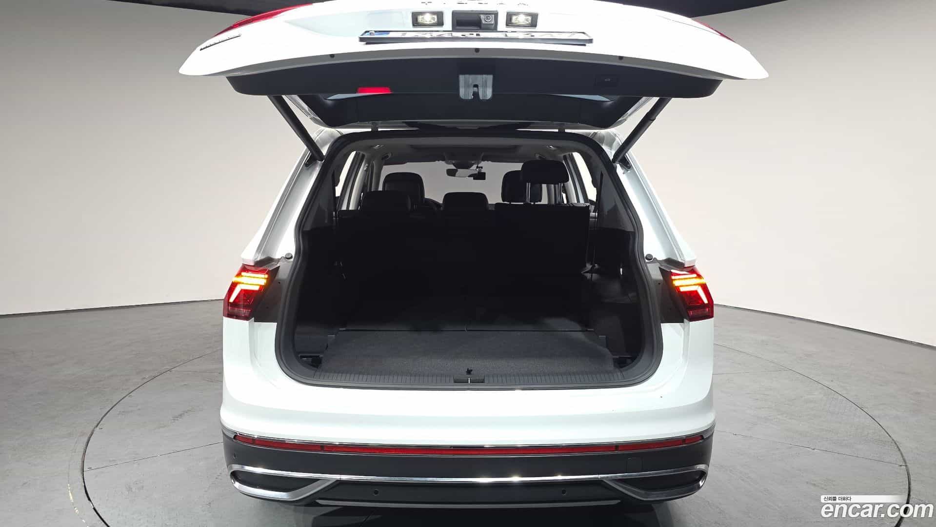 Tiguan Volkswagen 2022.10-OPTION-024