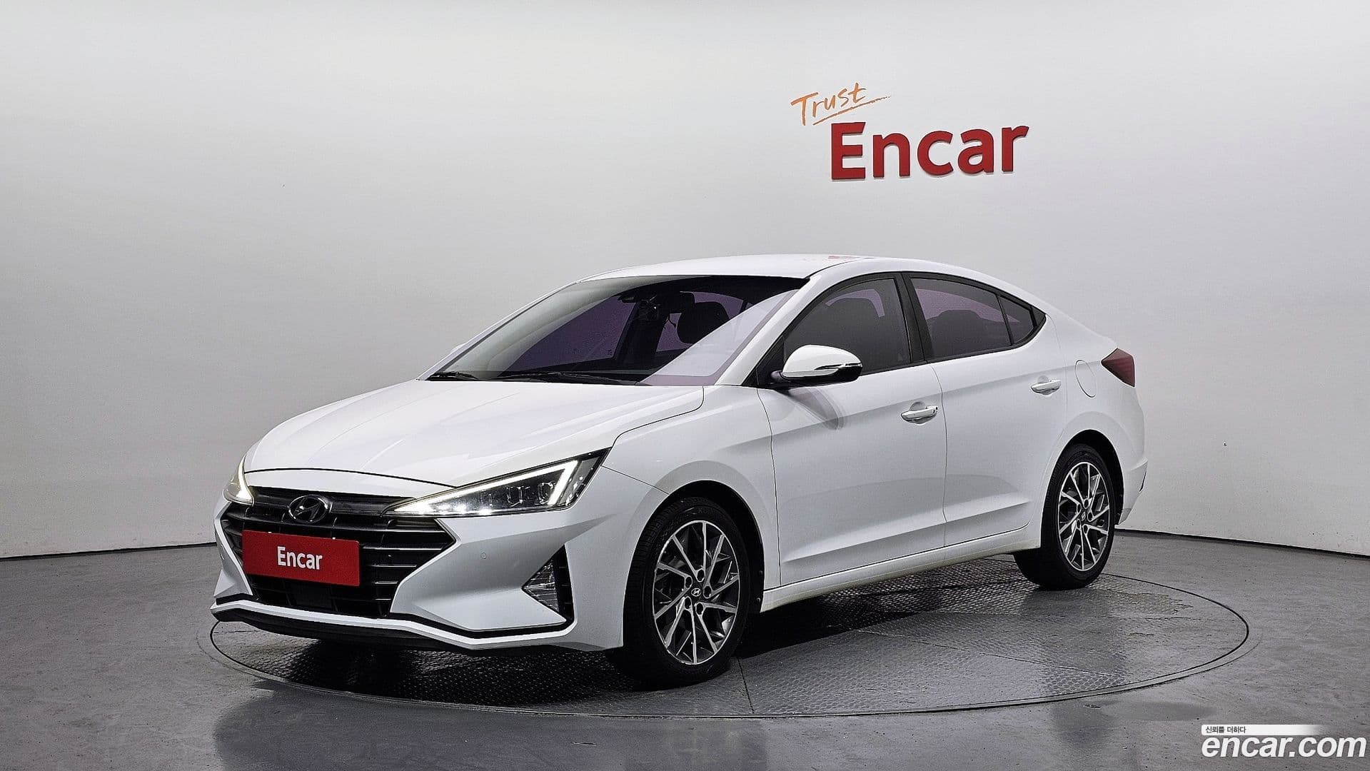 Main__Slider__Photo:AVANTE Hyundai 2018.10-0