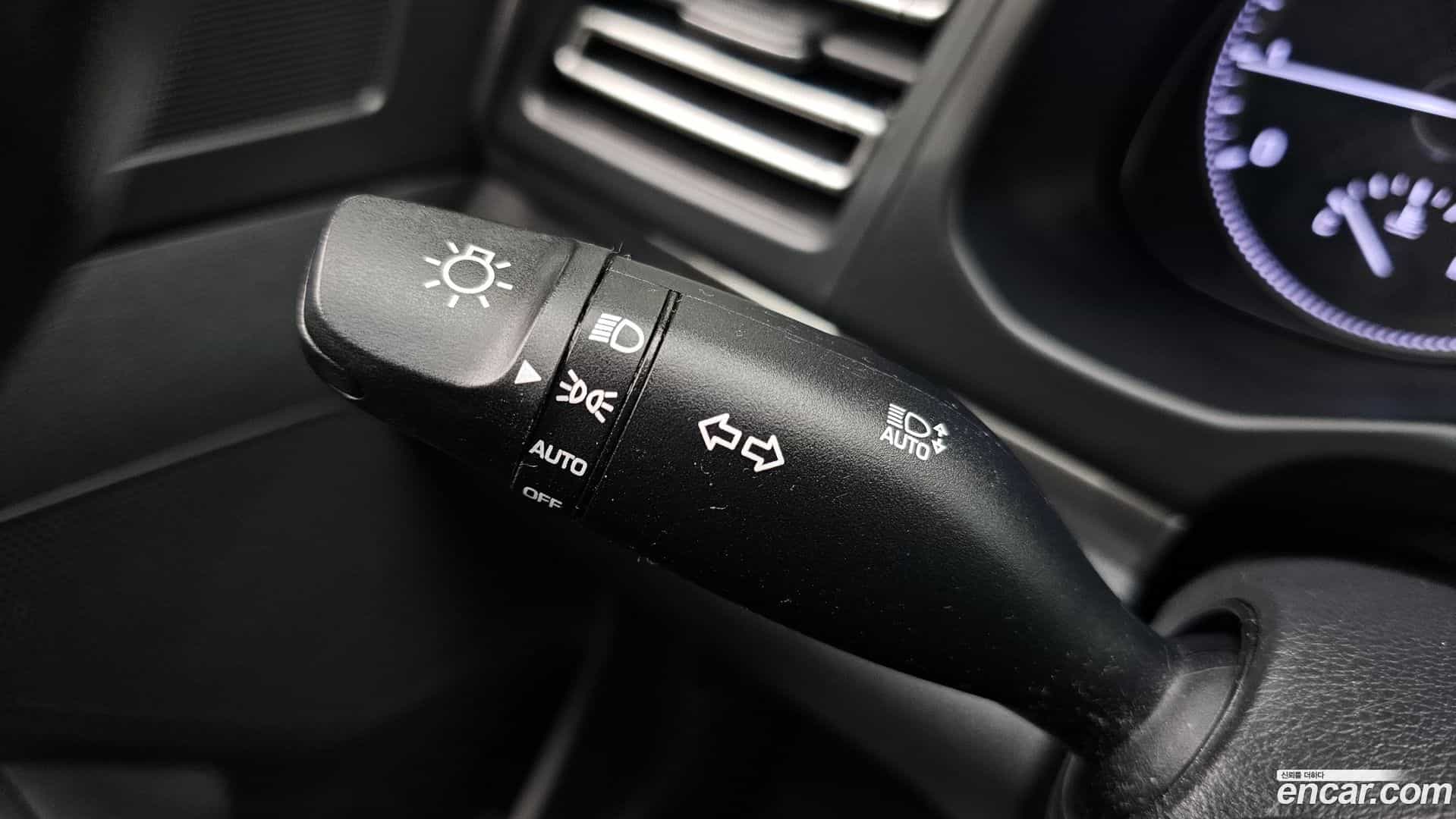 AVANTE Hyundai 2018.10-OPTION-021