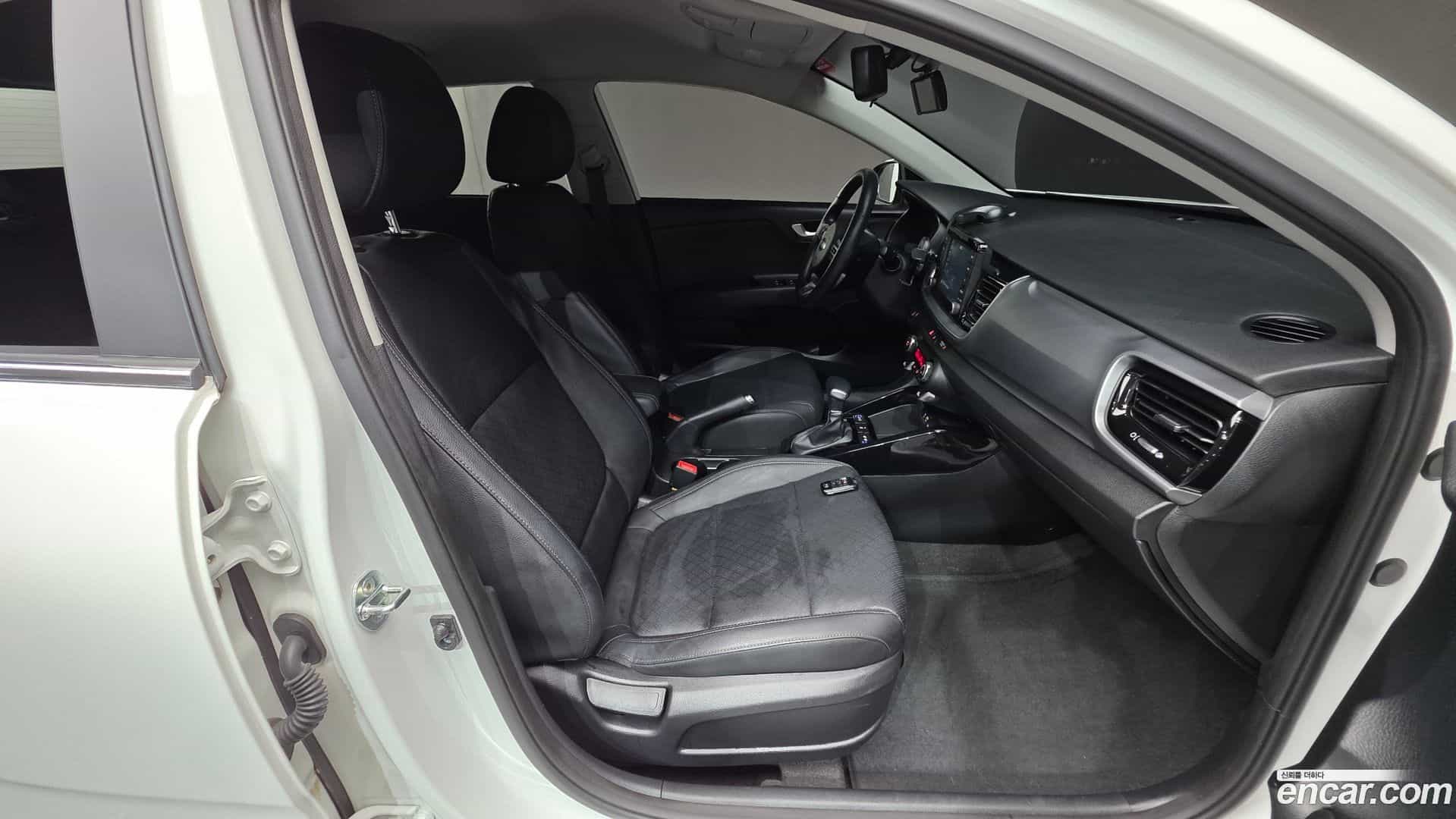 Stonic Kia 2019.5-INNER-010