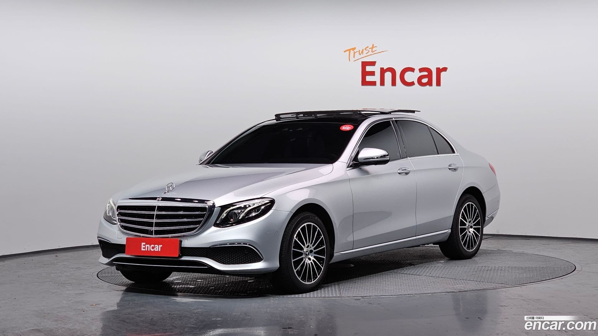 Main__Slider__Photo:E-Class Mercedes-Benz 2019.7-0