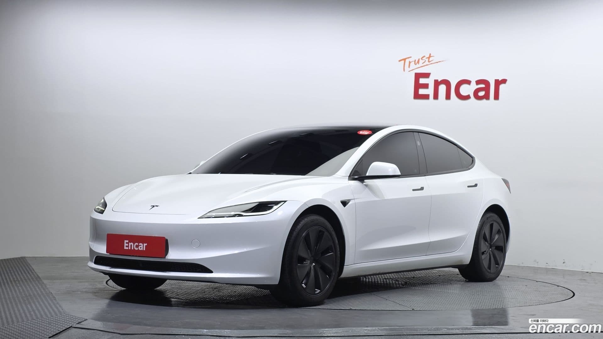 Main__Slider__Photo:Model 3 Tesla 2024.5-0