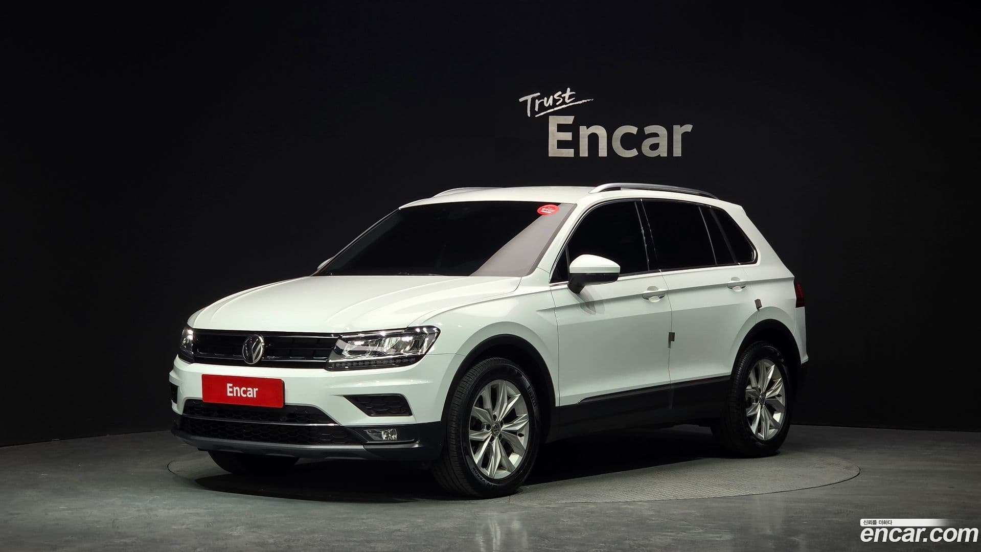 Main__Slider__Photo:Tiguan Volkswagen 2020.3-0