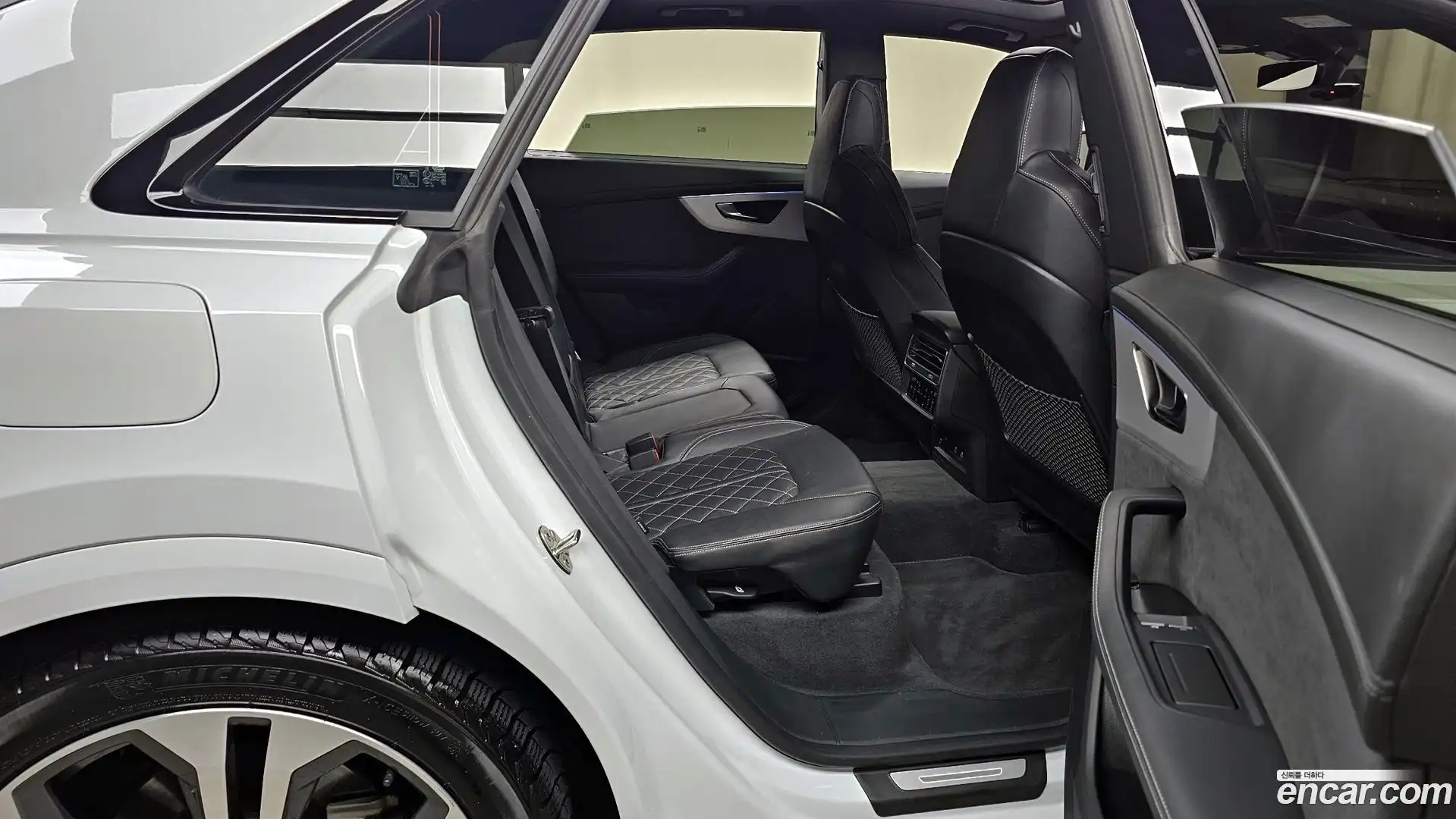 Q8 Audi 2023.6-OPTION-016