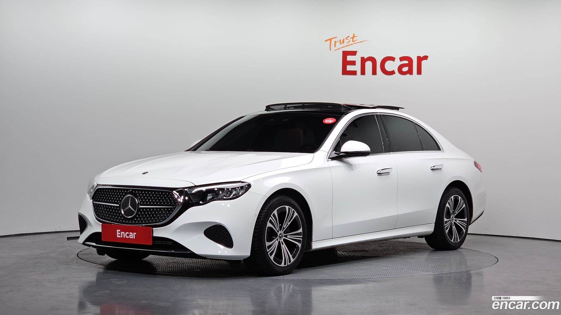 Main__Slider__Photo:E-Class Mercedes-Benz 2025.8-0