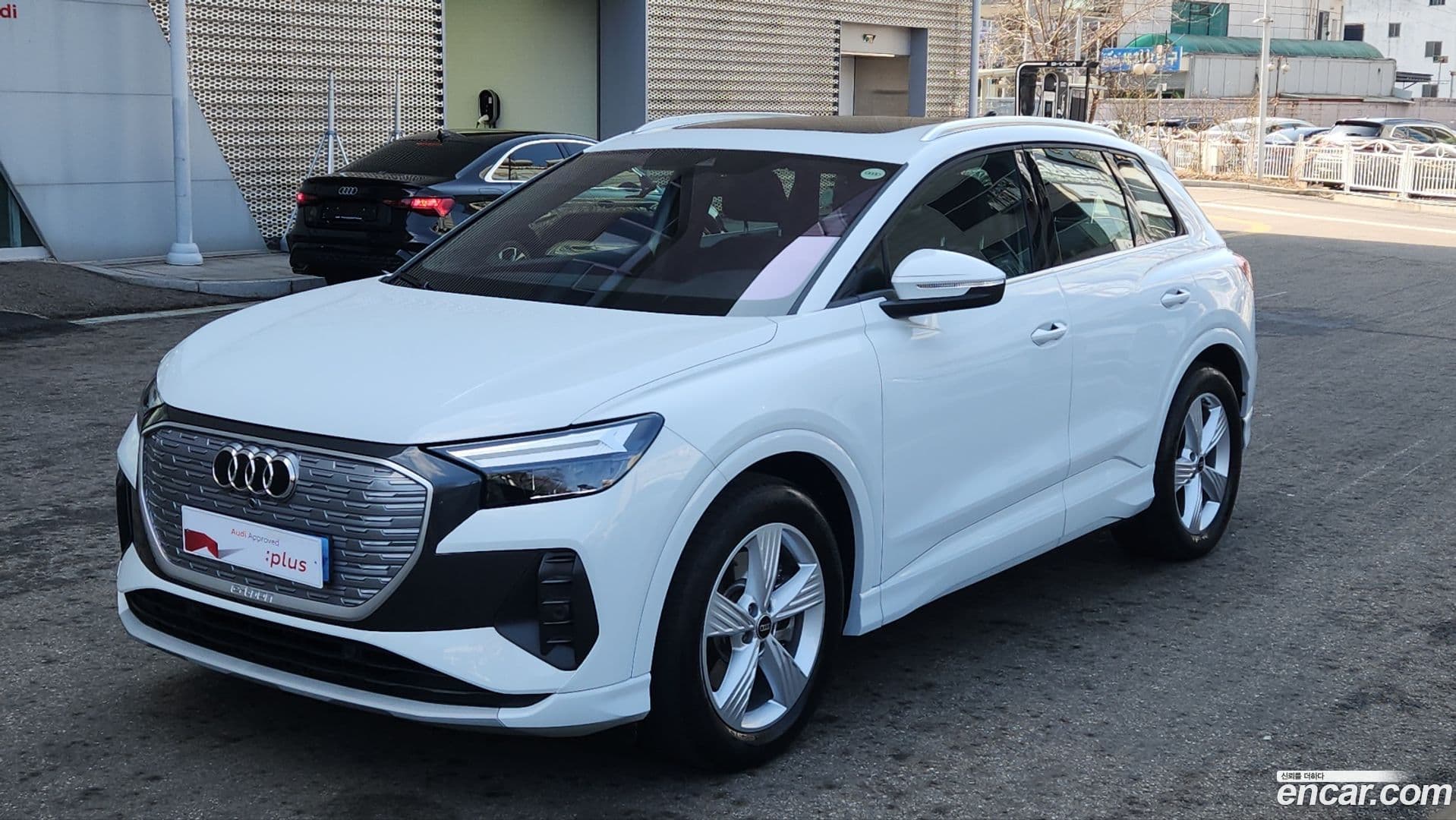 Main__Slider__Photo:Q4 e-tron Audi 2022.11-0