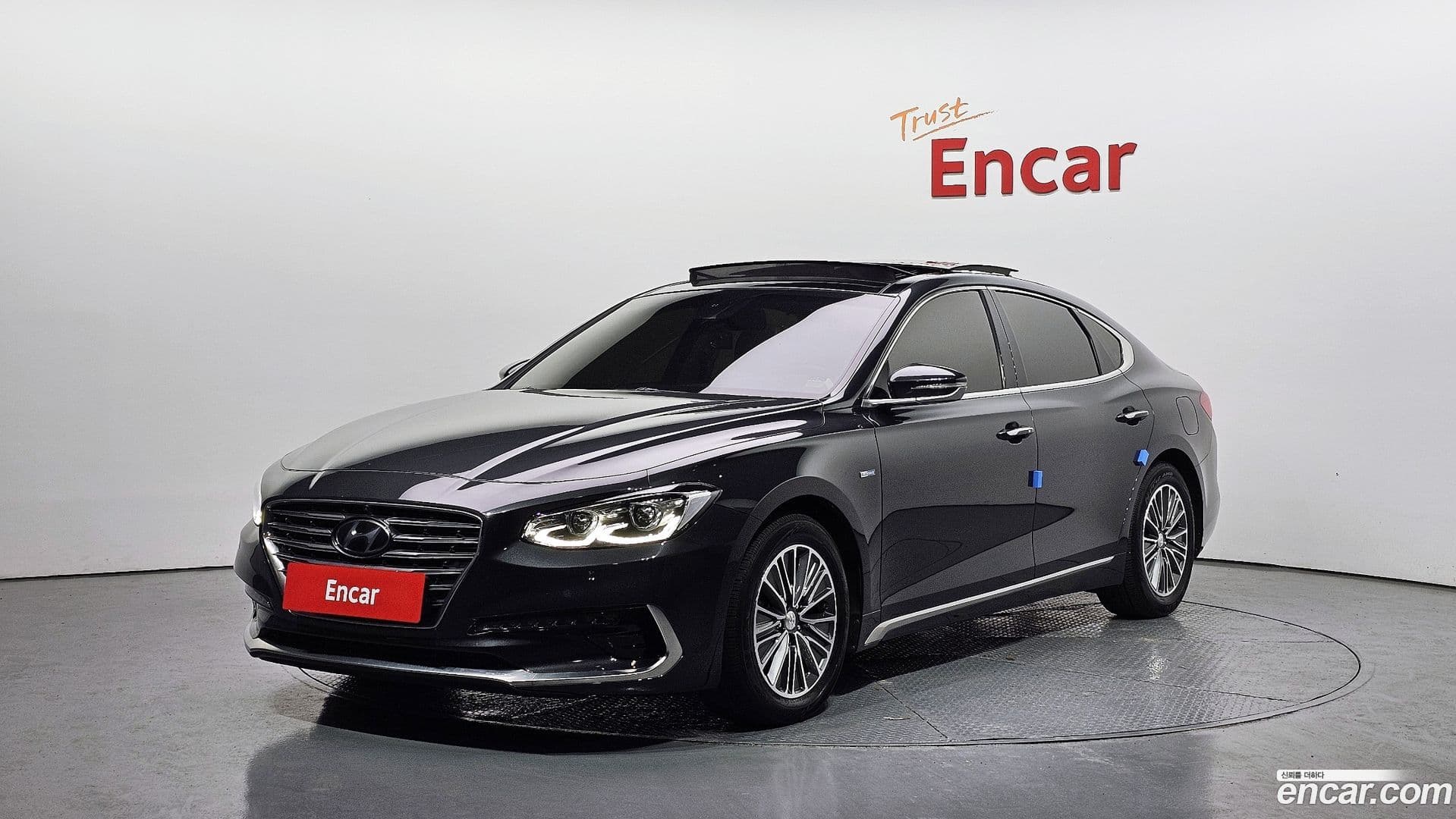 Main__Slider__Photo:Grandeur Hyundai 2017.8-0