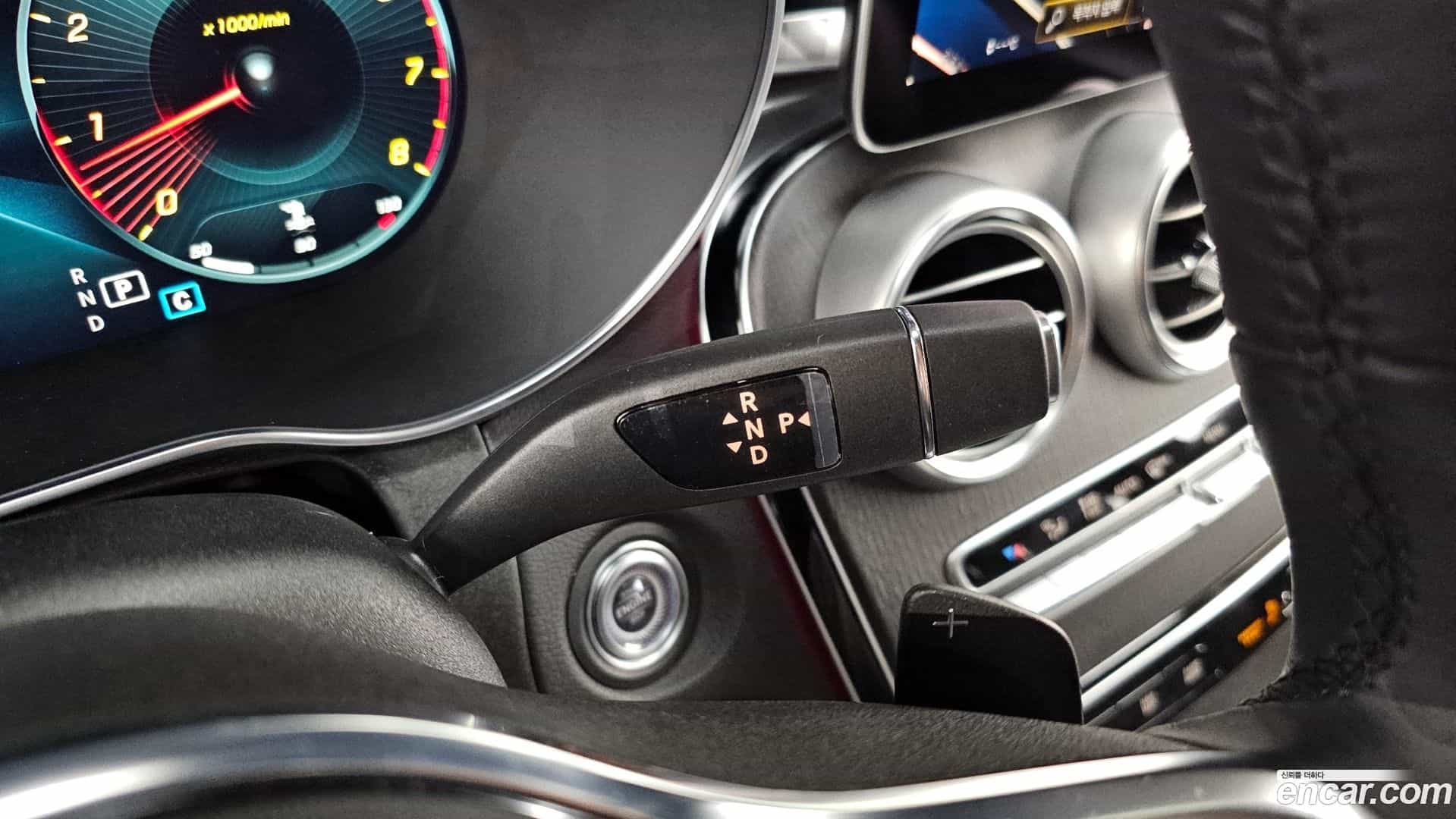 GLC-Class Mercedes-Benz 2023.1-INNER-009