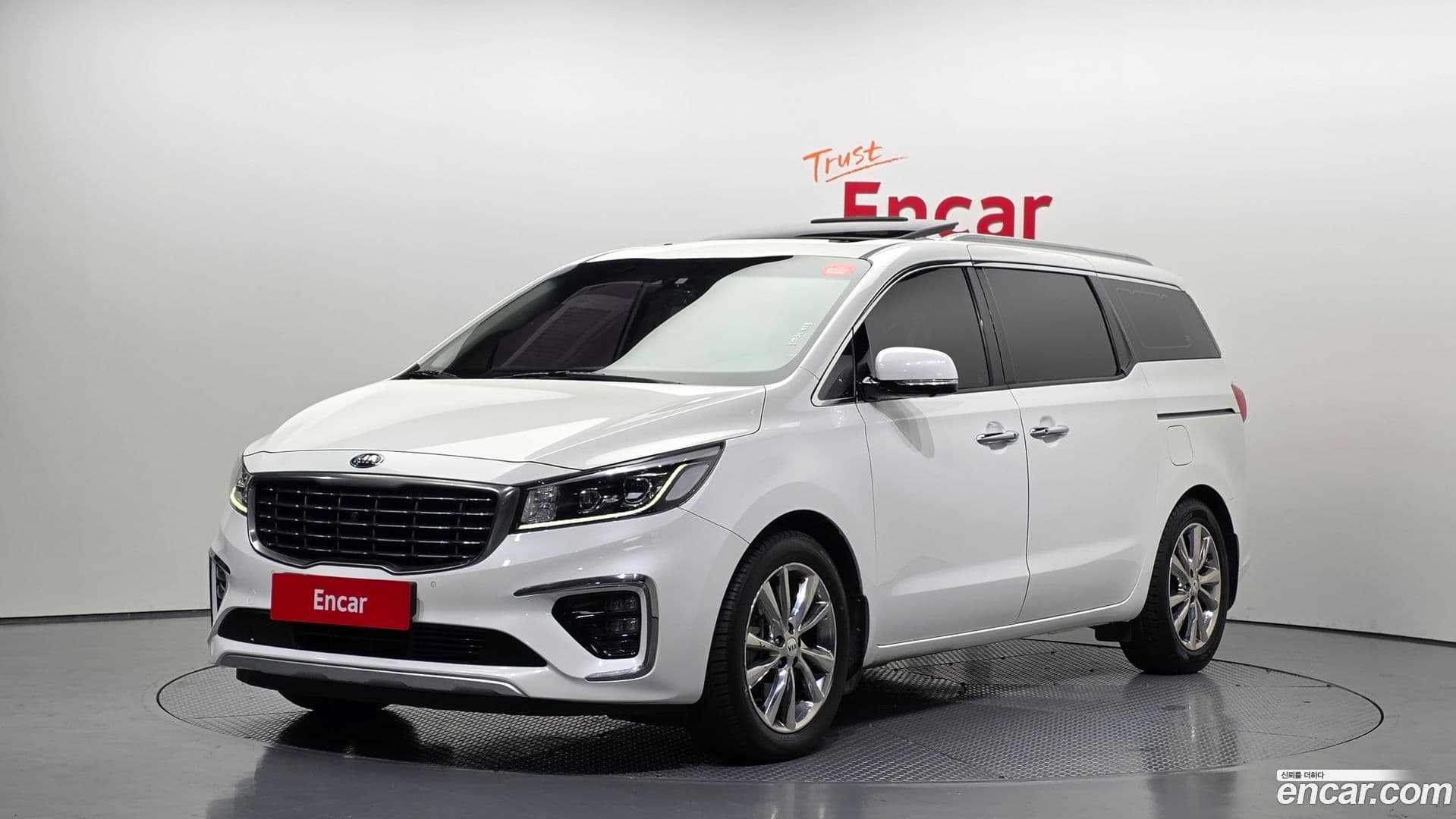Main__Slider__Photo:Canival Kia 2019.3-0