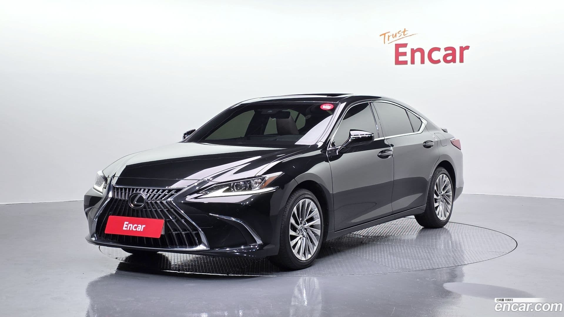 Main__Slider__Photo:ES Lexus 2023.4-0