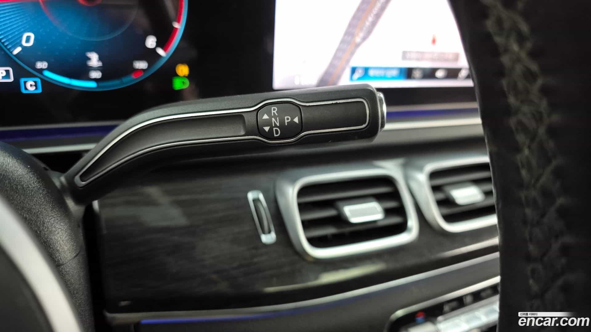 GLE-Class Mercedes-Benz 2021.1-INNER-009