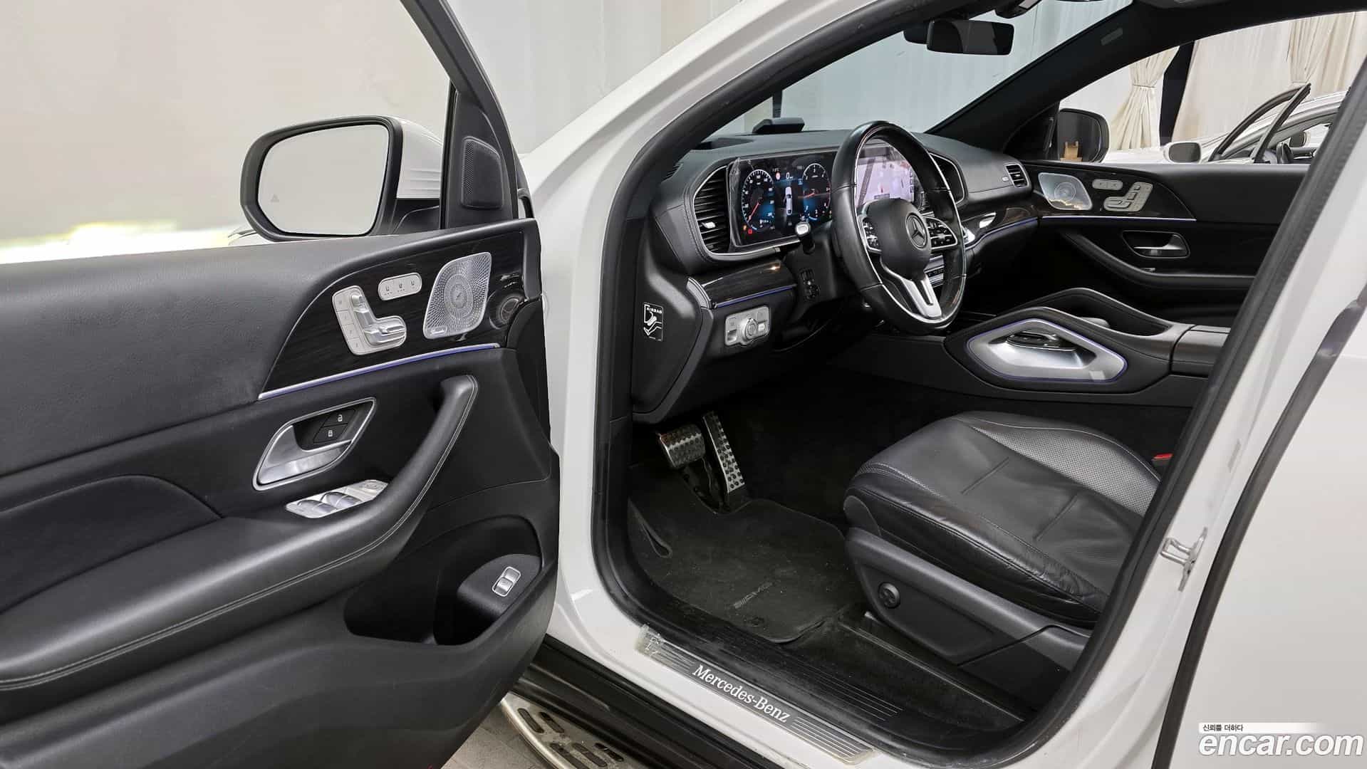 GLE-Class Mercedes-Benz 2021.1-INNER-010