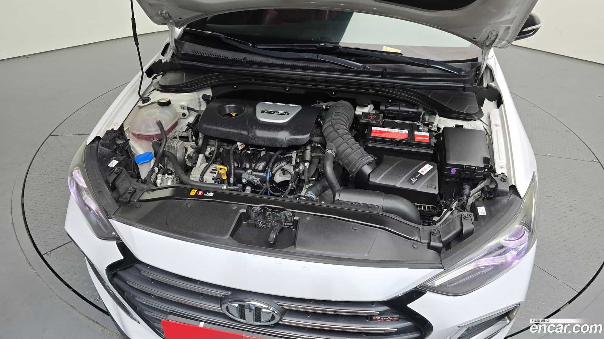 AVANTE Hyundai 2017.4-INNER-006