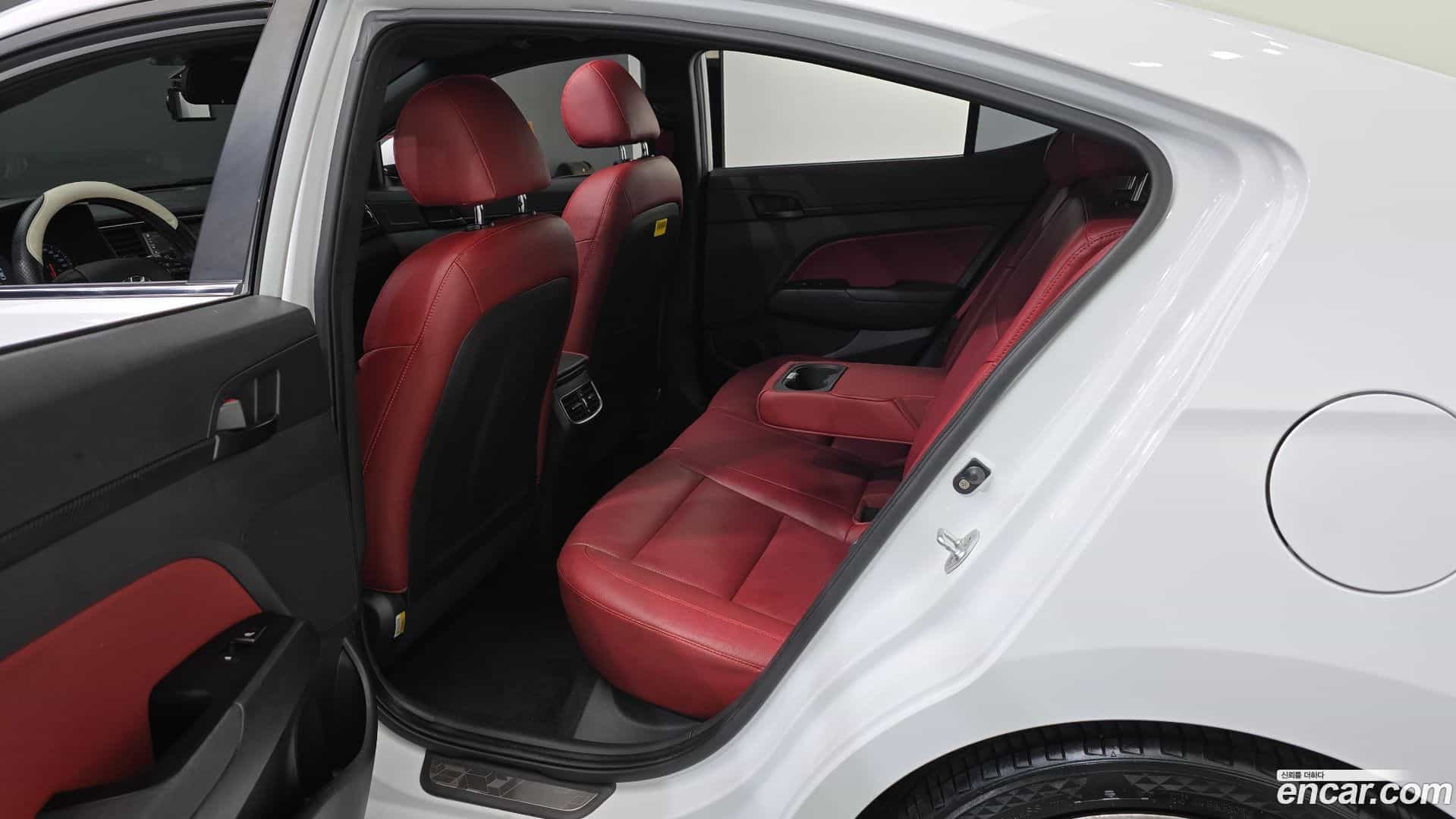 AVANTE Hyundai 2017.4-OPTION-015